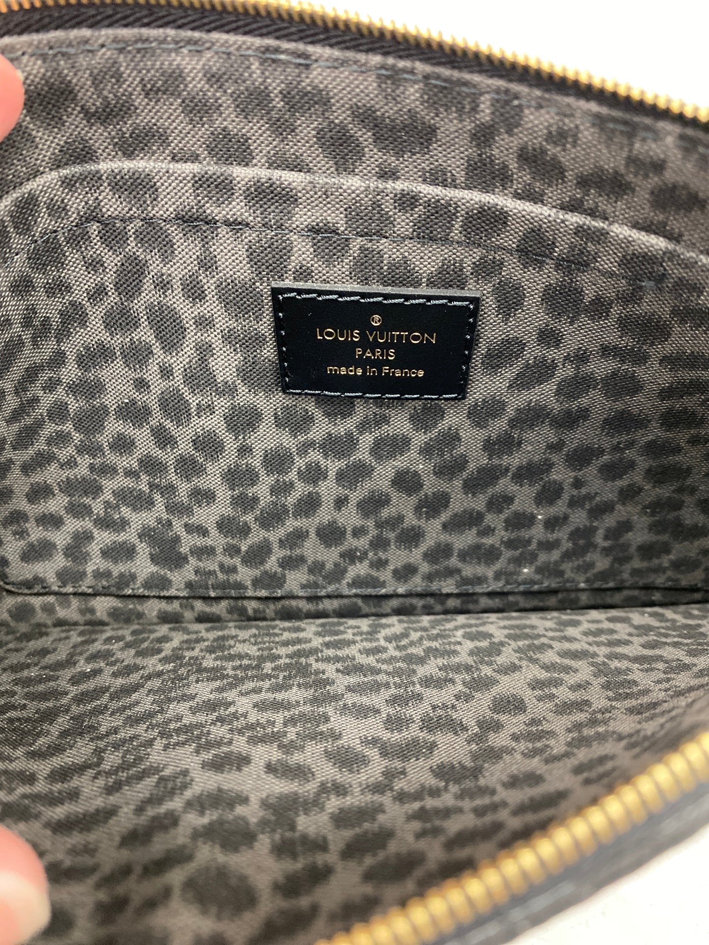 Clutch Louis Vuitton, Size Medium