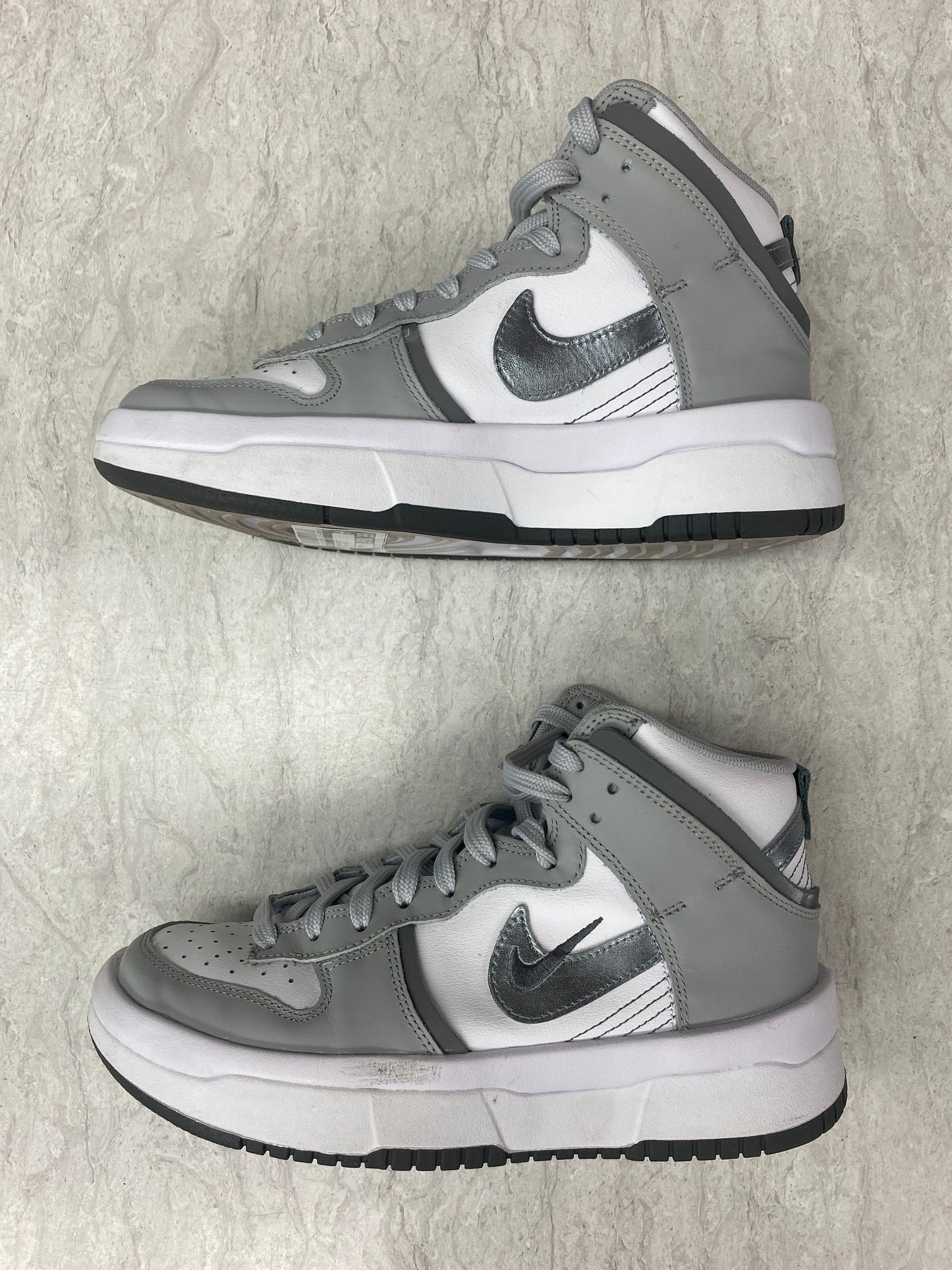 Shoes Athletic By Nike In Grey & White, Size: 6.5