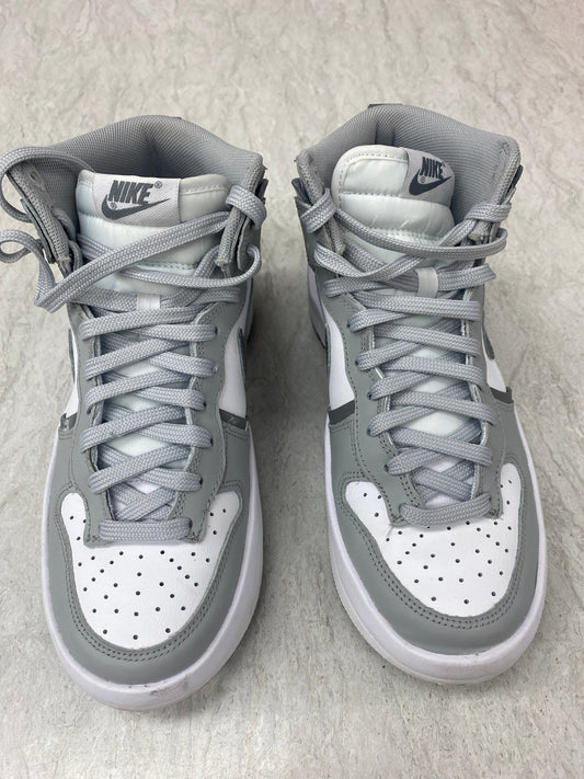 Shoes Athletic By Nike In Grey & White, Size: 6.5