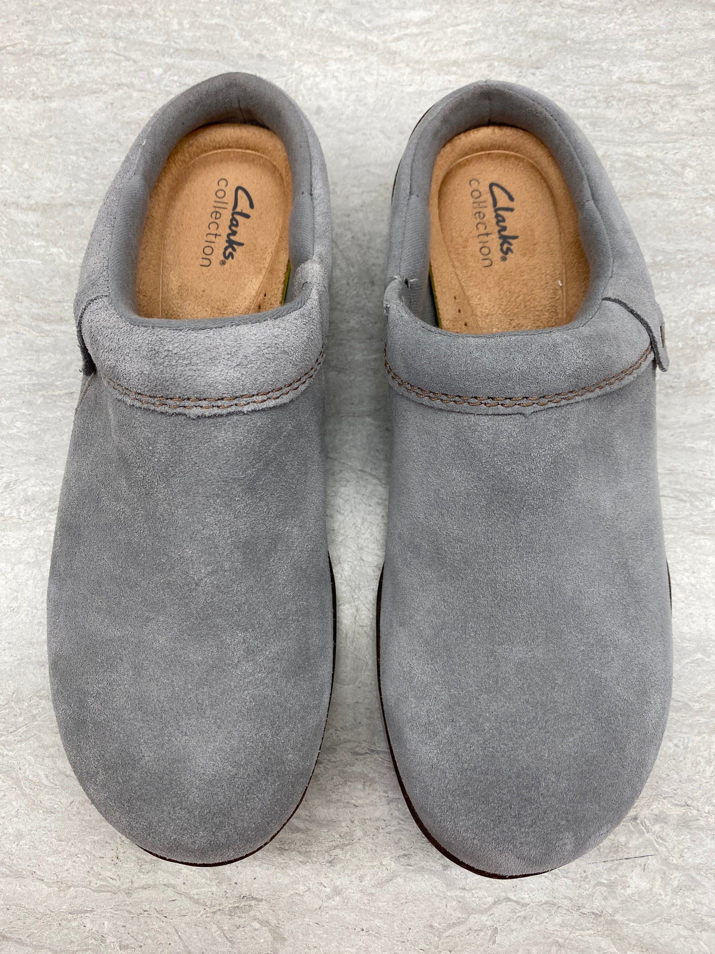 Shoes Flats By Clarks In Grey, Size: 10