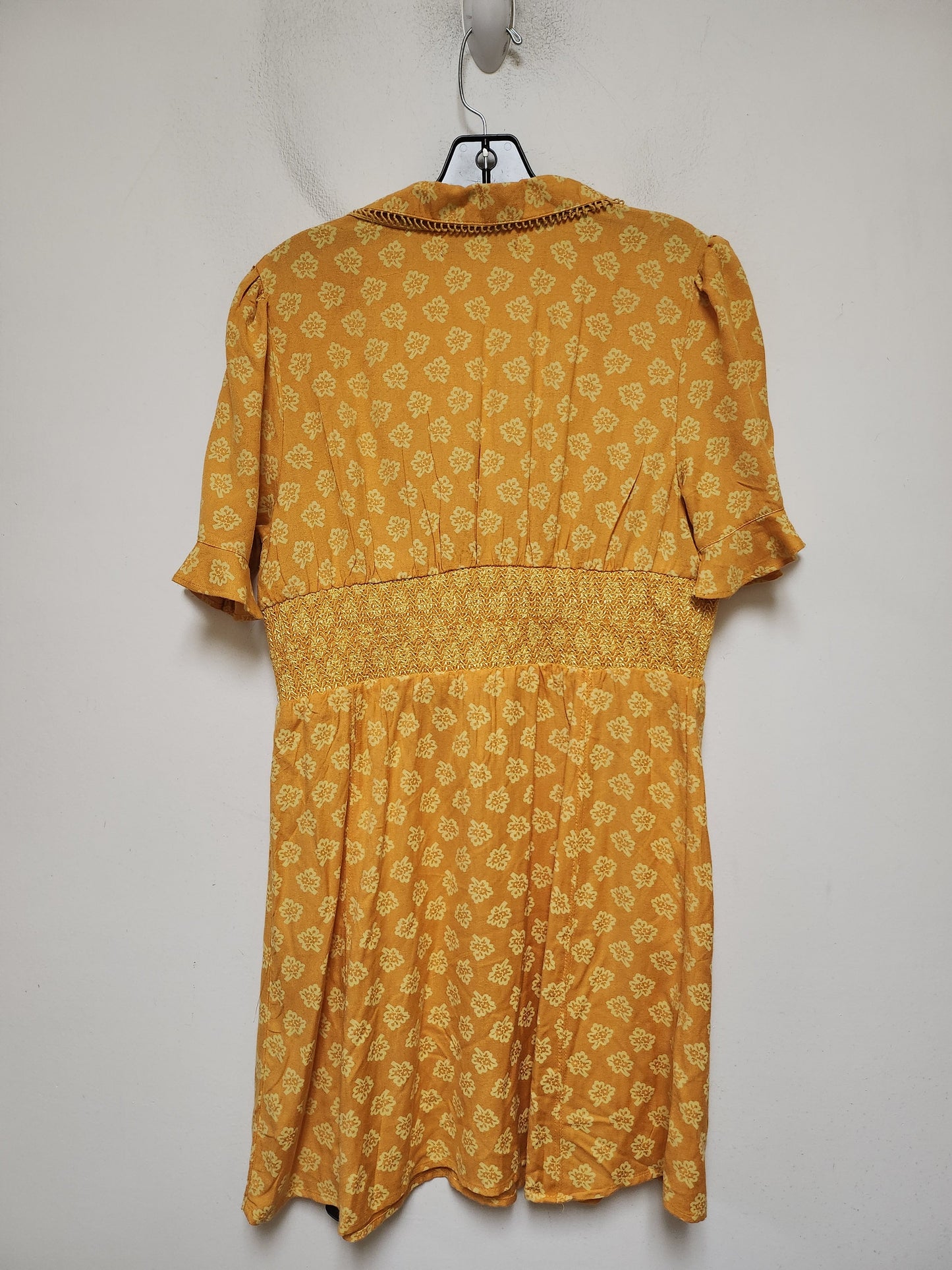 Dress Casual Short By Urban Outfitters In Yellow, Size: L