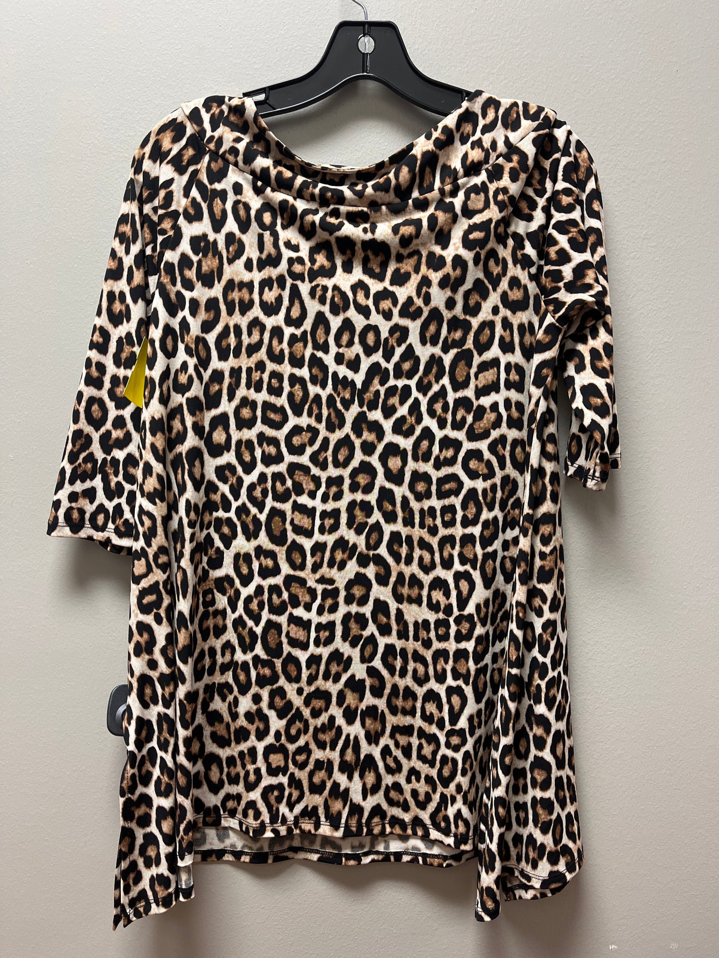 Top Short Sleeve Basic By Chicos In Animal Print, Size: S