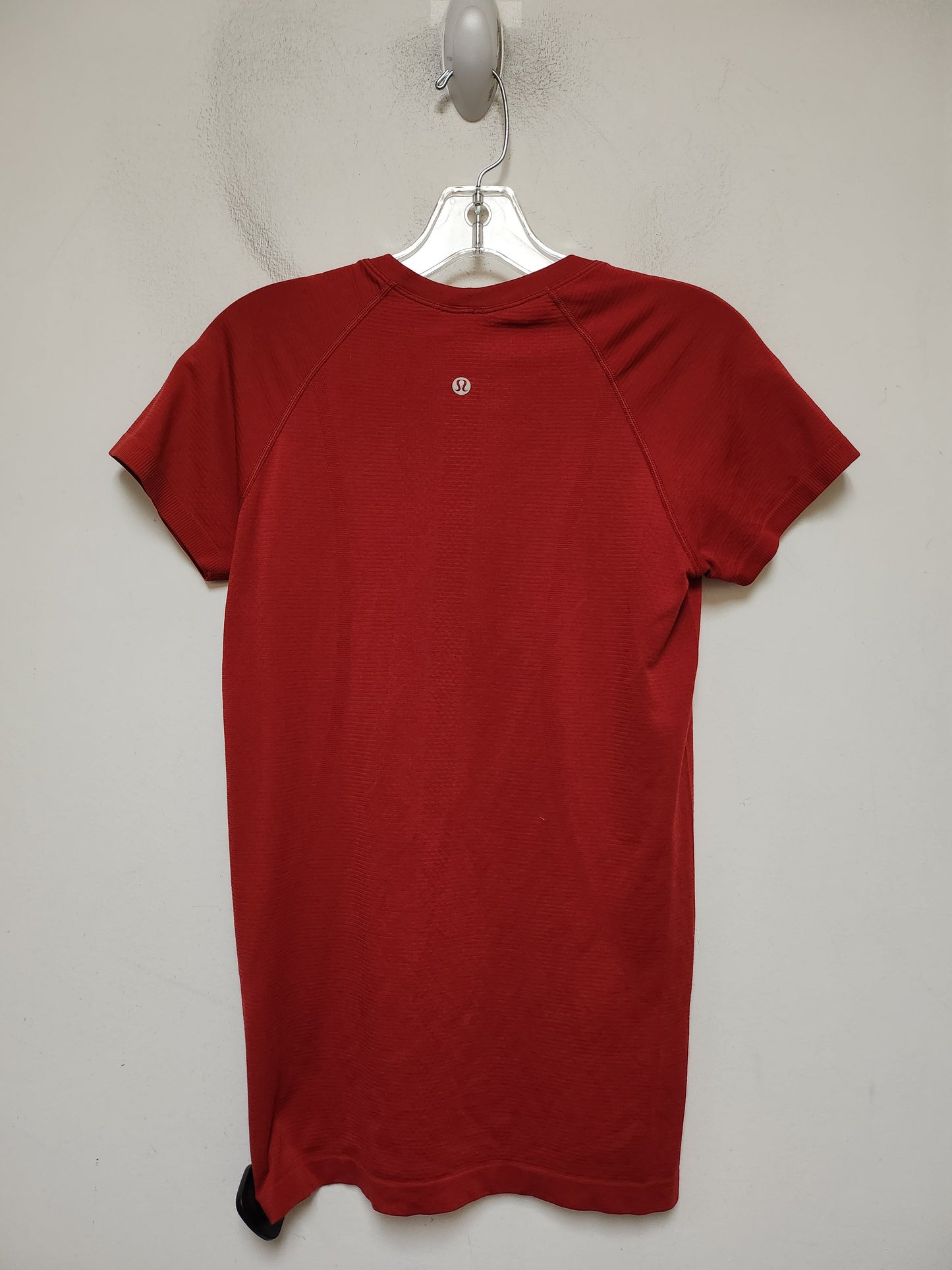 Athletic Top Short Sleeve By Lululemon In Red, Size: S