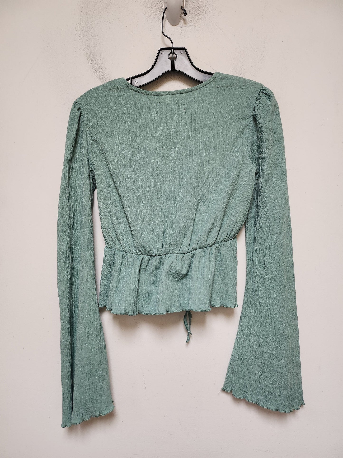 Top Long Sleeve By Urban Outfitters In Green, Size: S