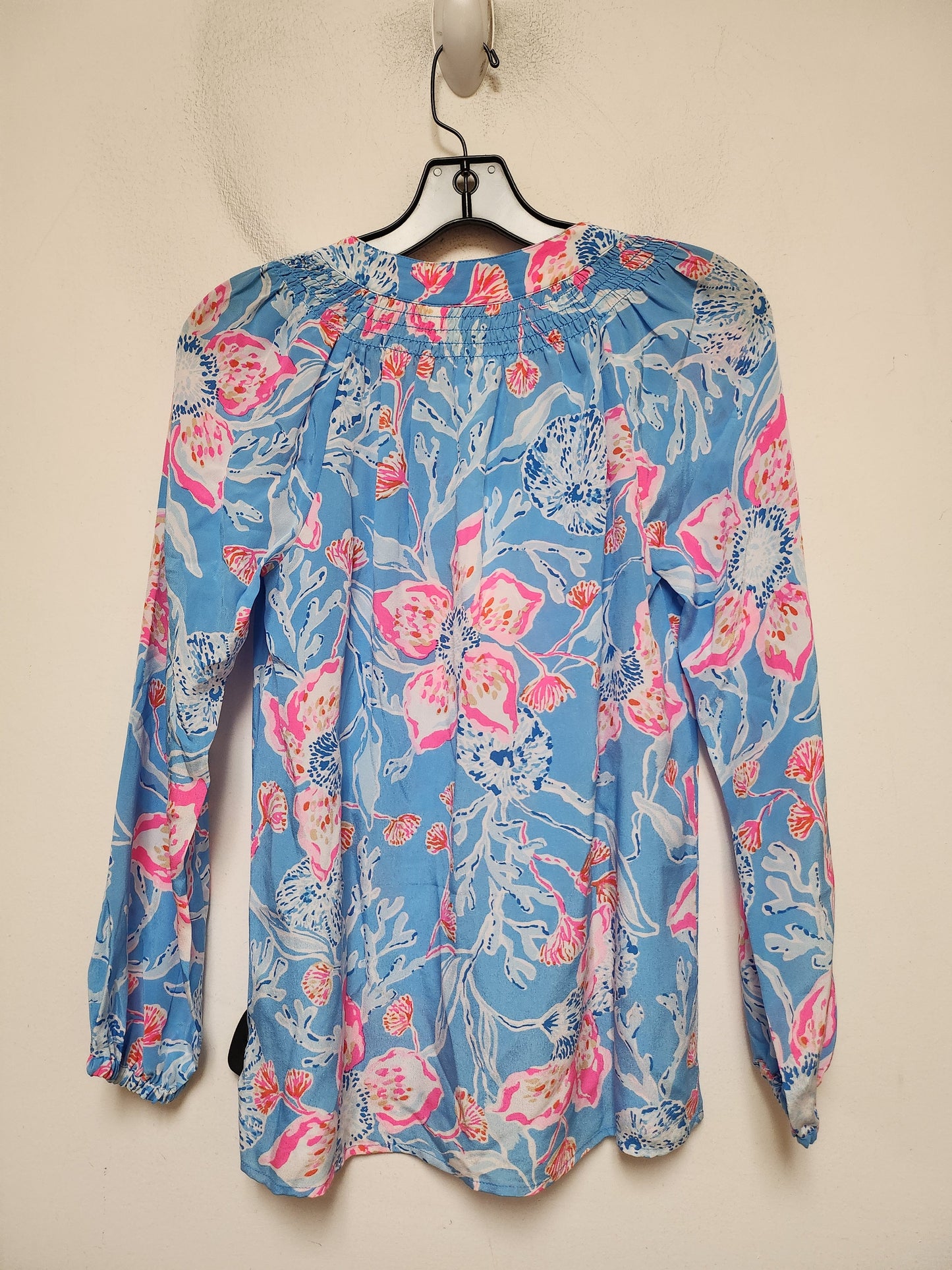 Top Long Sleeve Designer By Lilly Pulitzer In Floral Print, Size: Xxs