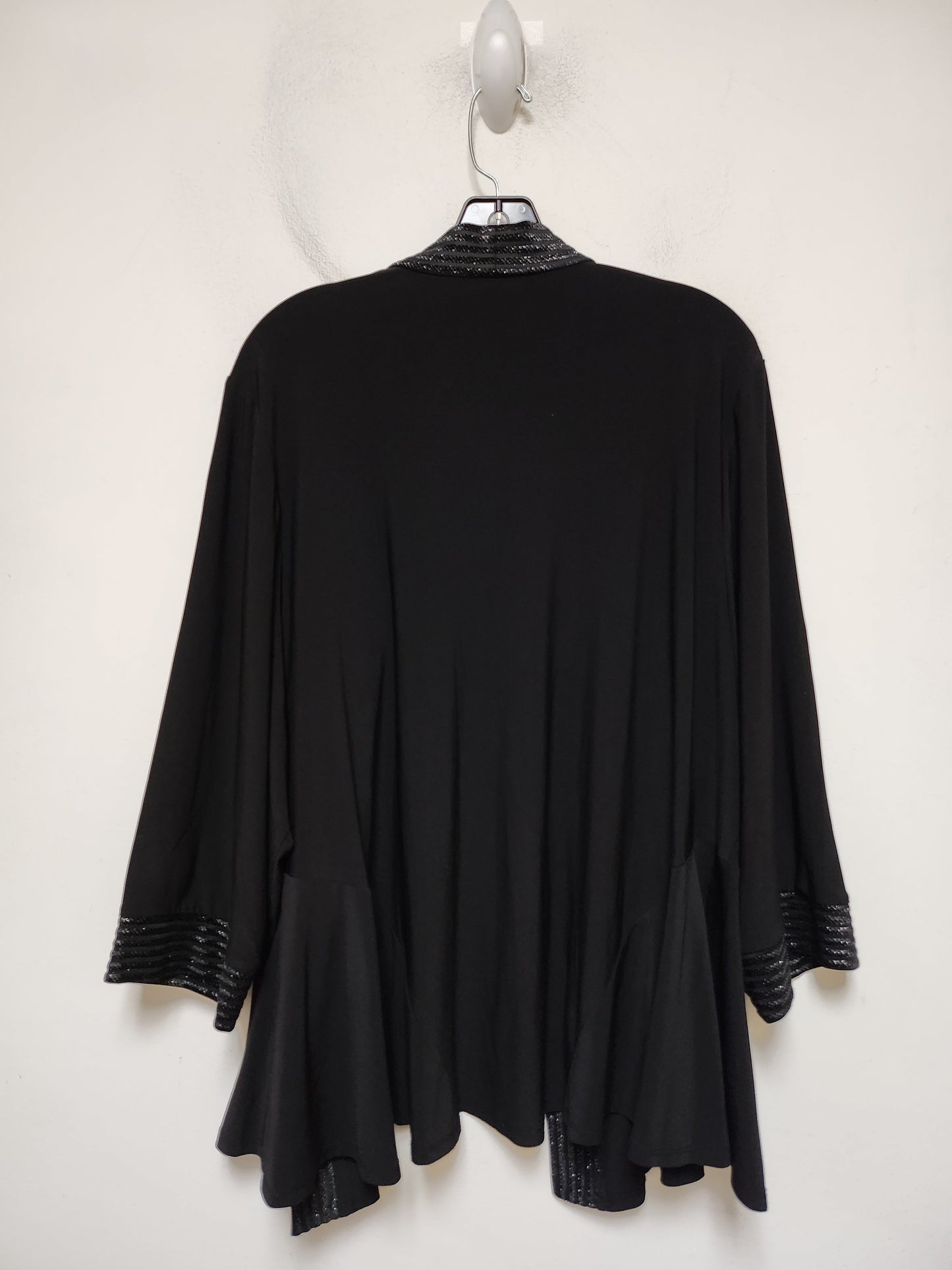 Top Short Sleeve By R And M Richards In Black, Size: 2x