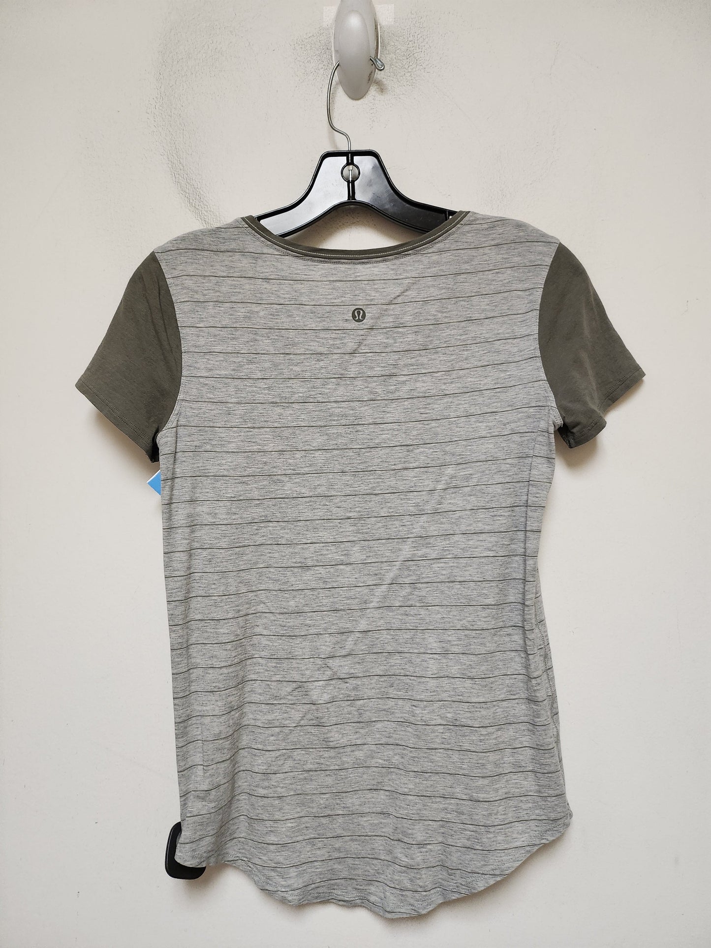 Athletic Top Short Sleeve By Lululemon In Striped Pattern, Size: Xs