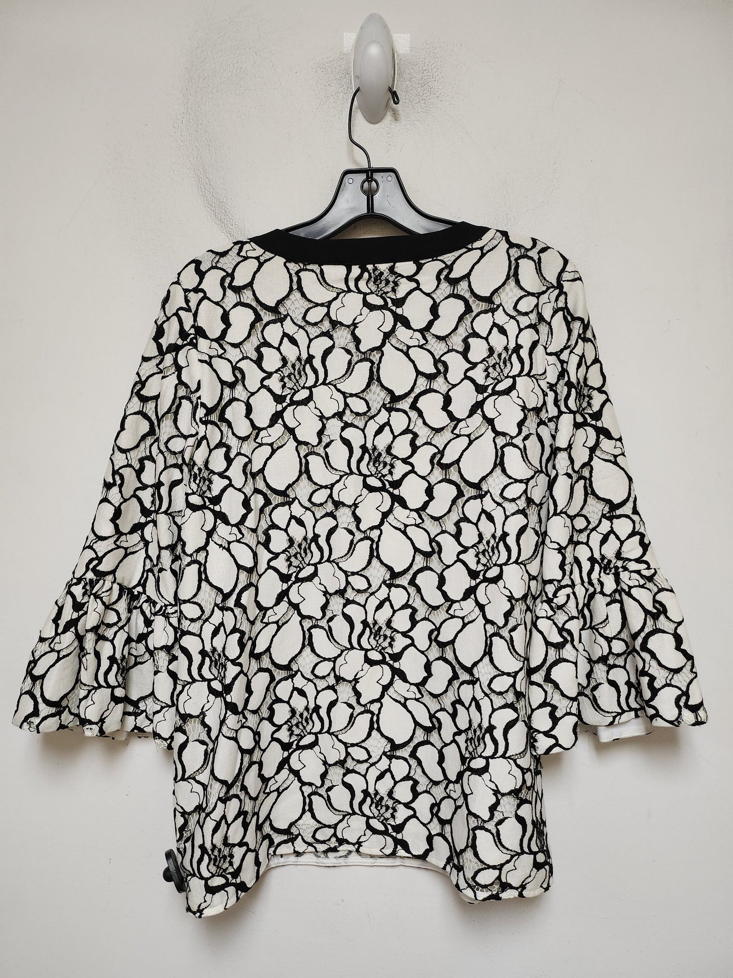 Top Long Sleeve By Karl Lagerfeld In Black & White, Size: S