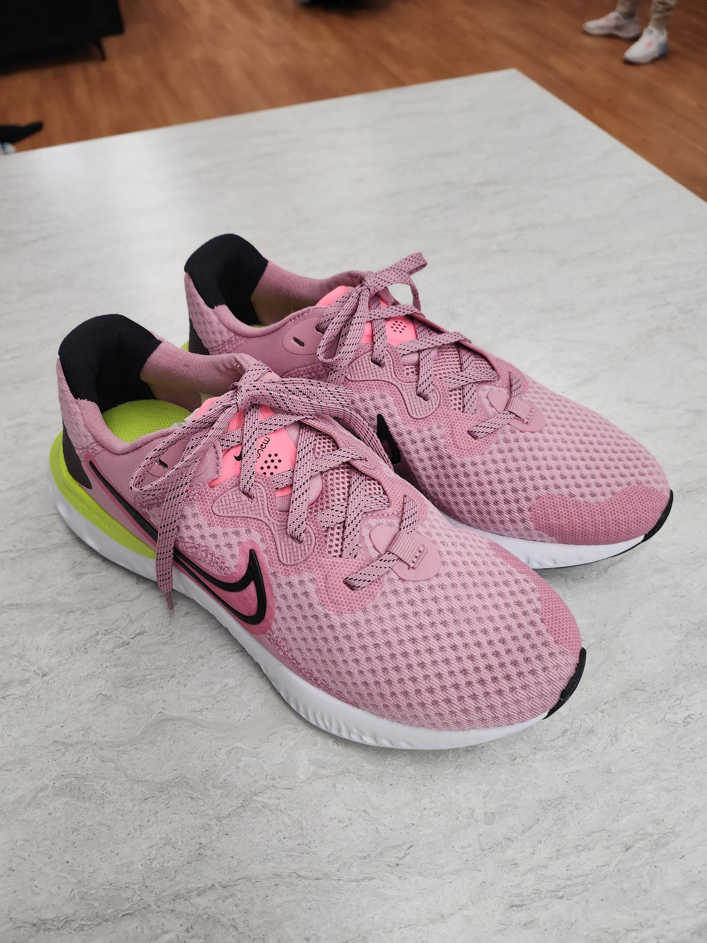 Shoes Athletic By Nike In Pink, Size: 9.5