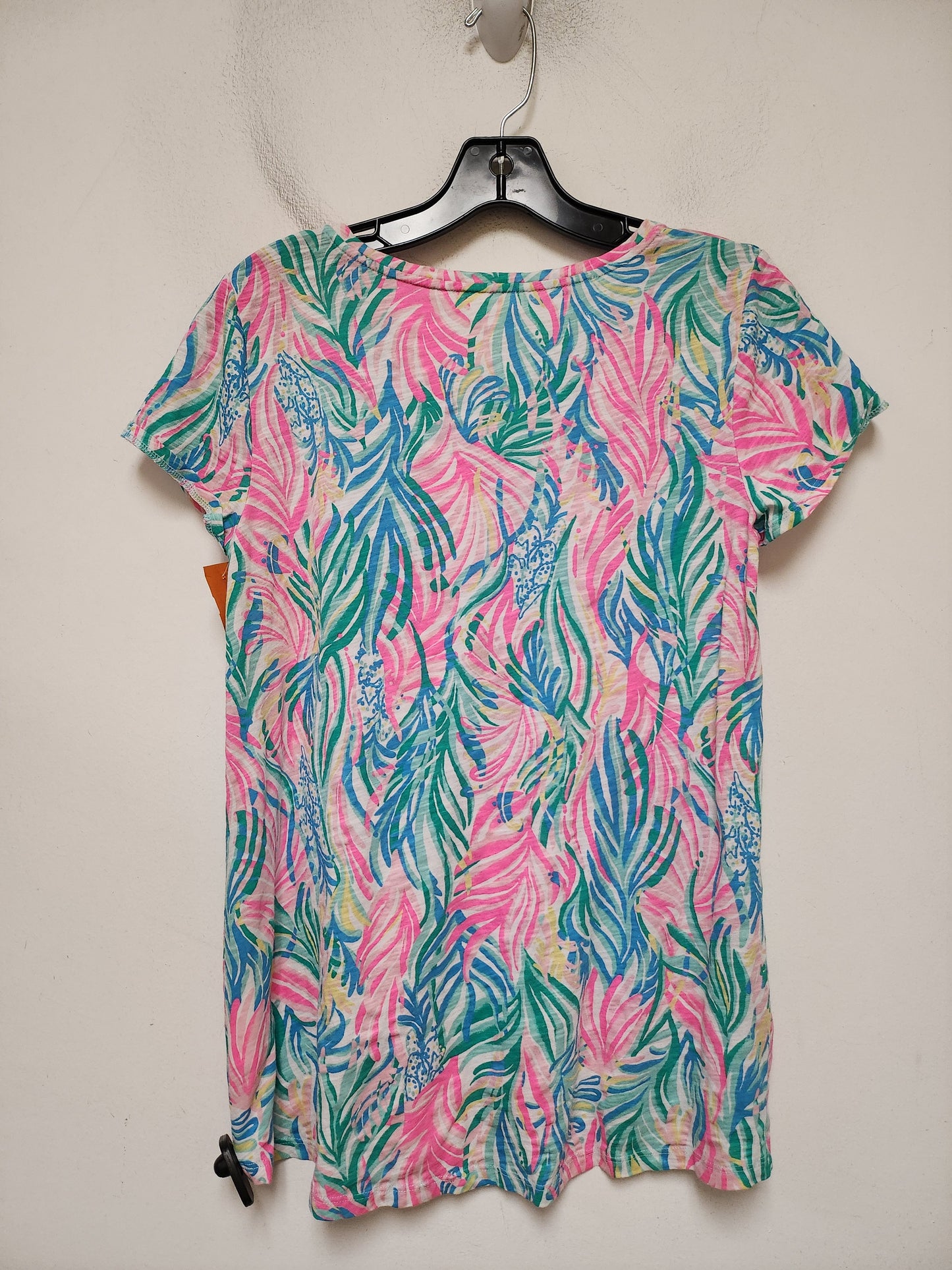 Top Short Sleeve Designer By Lilly Pulitzer In Tropical Print, Size: S