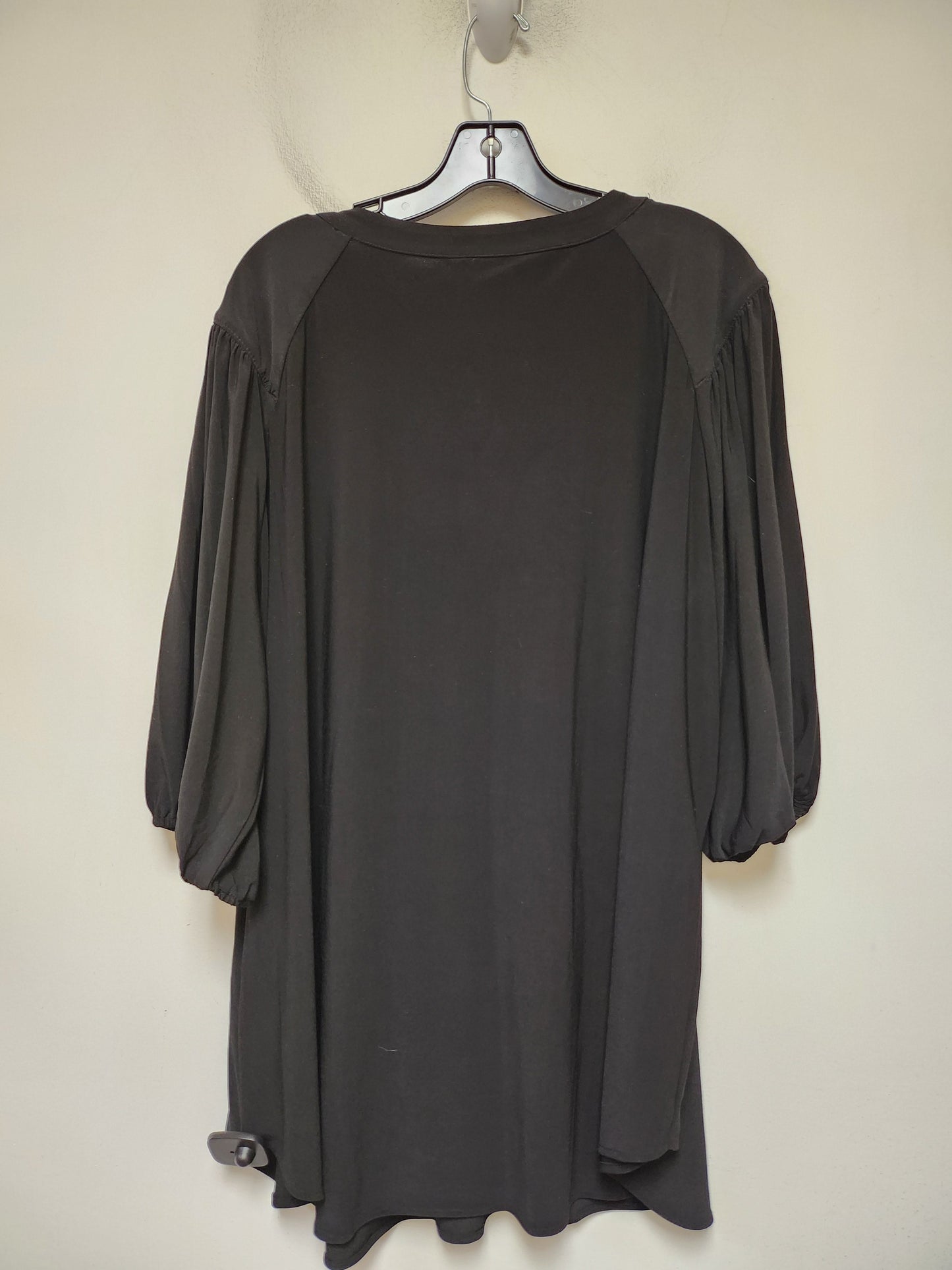 Top Short Sleeve By Clothes Mentor In Black, Size: 3x