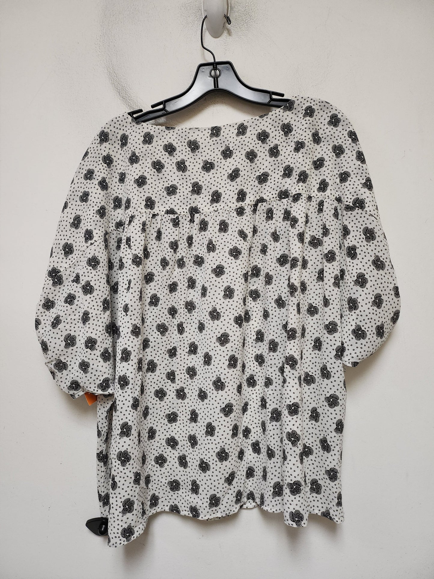 Top Short Sleeve By Ann Taylor In Black & White, Size: Xl