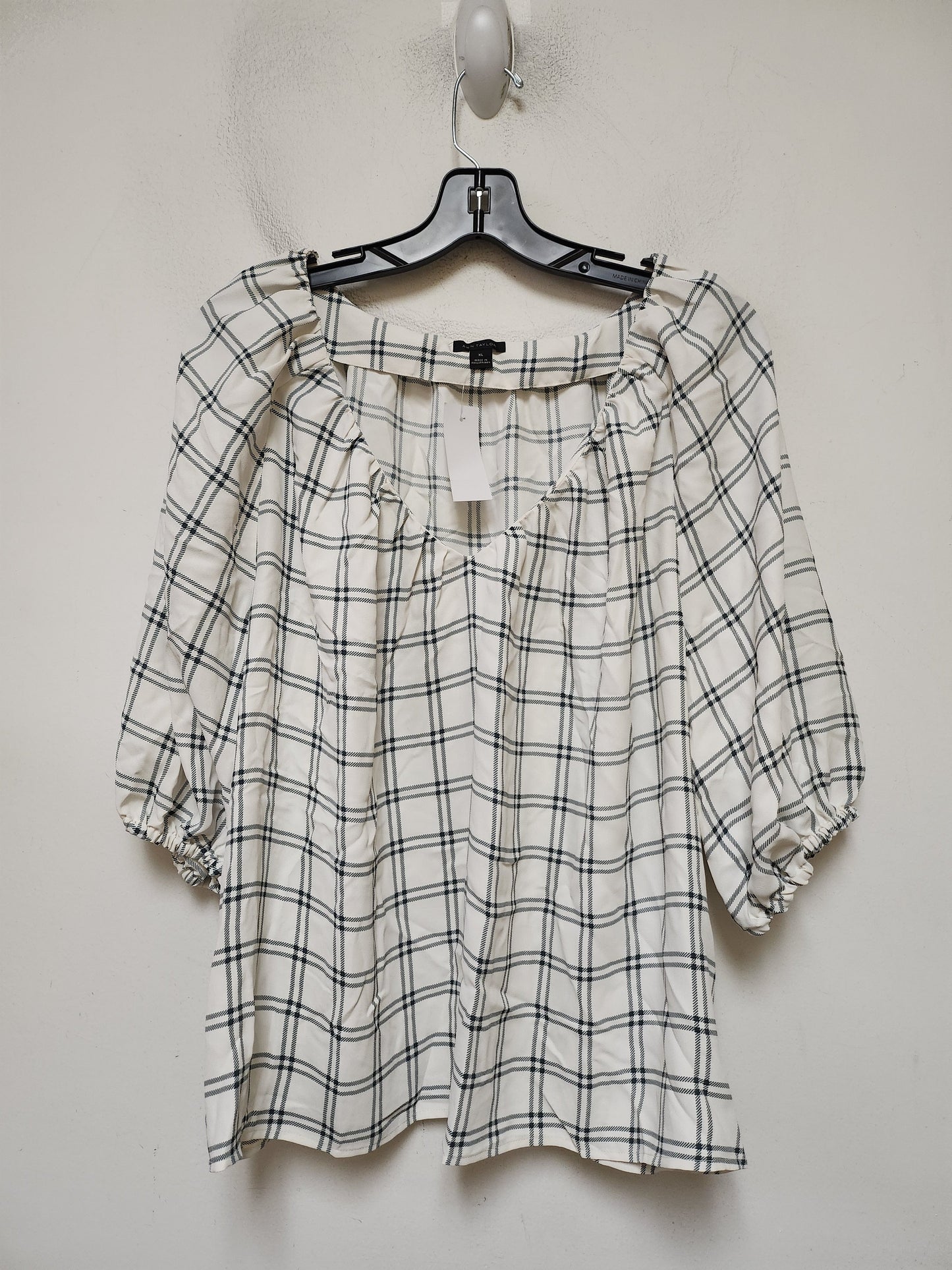 Top Short Sleeve By Ann Taylor In Plaid Pattern, Size: Xl