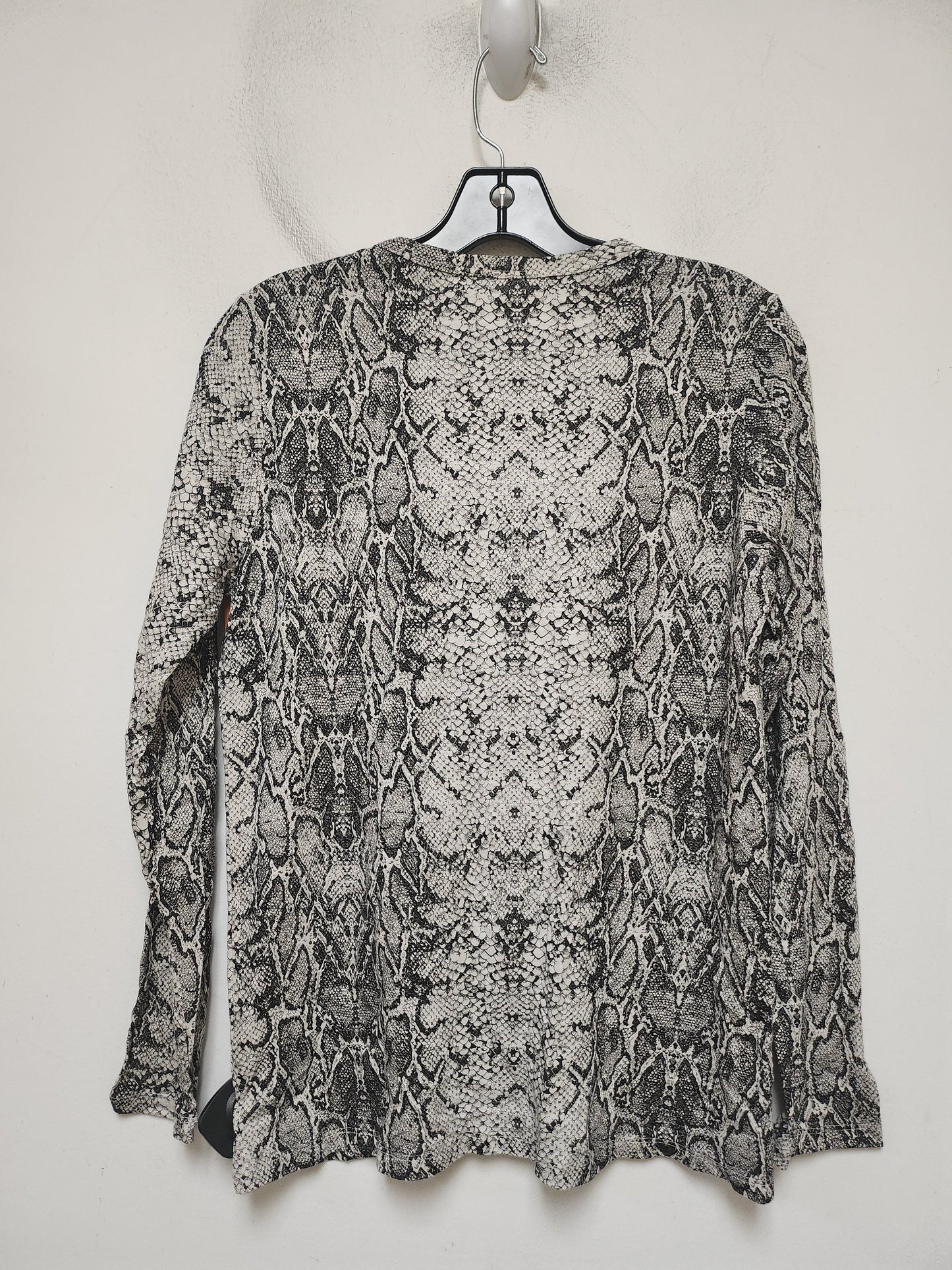 Top Long Sleeve Basic By Banana Republic In Snakeskin Print, Size: S