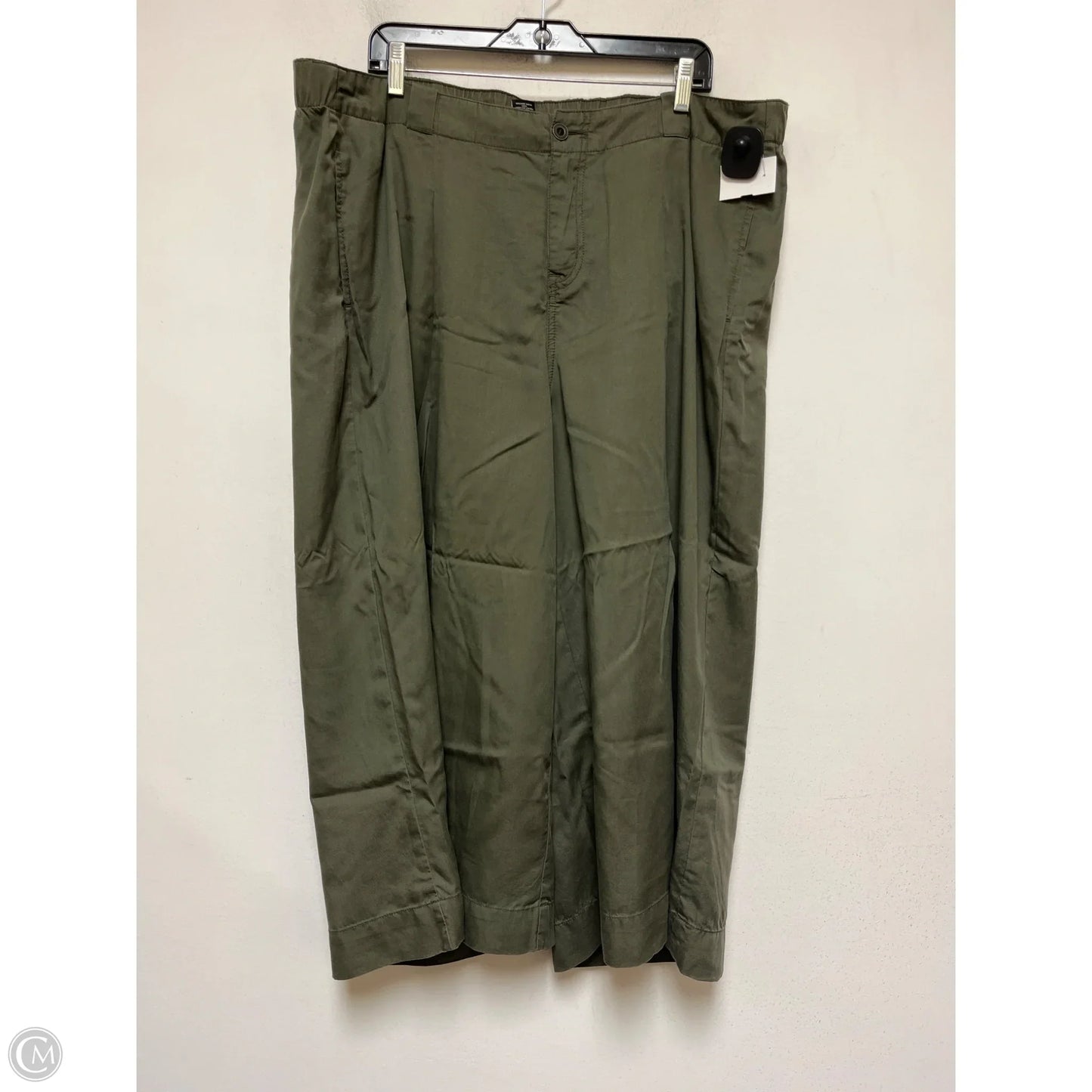 Pants Cropped By Lane Bryant In Green, Size: 18