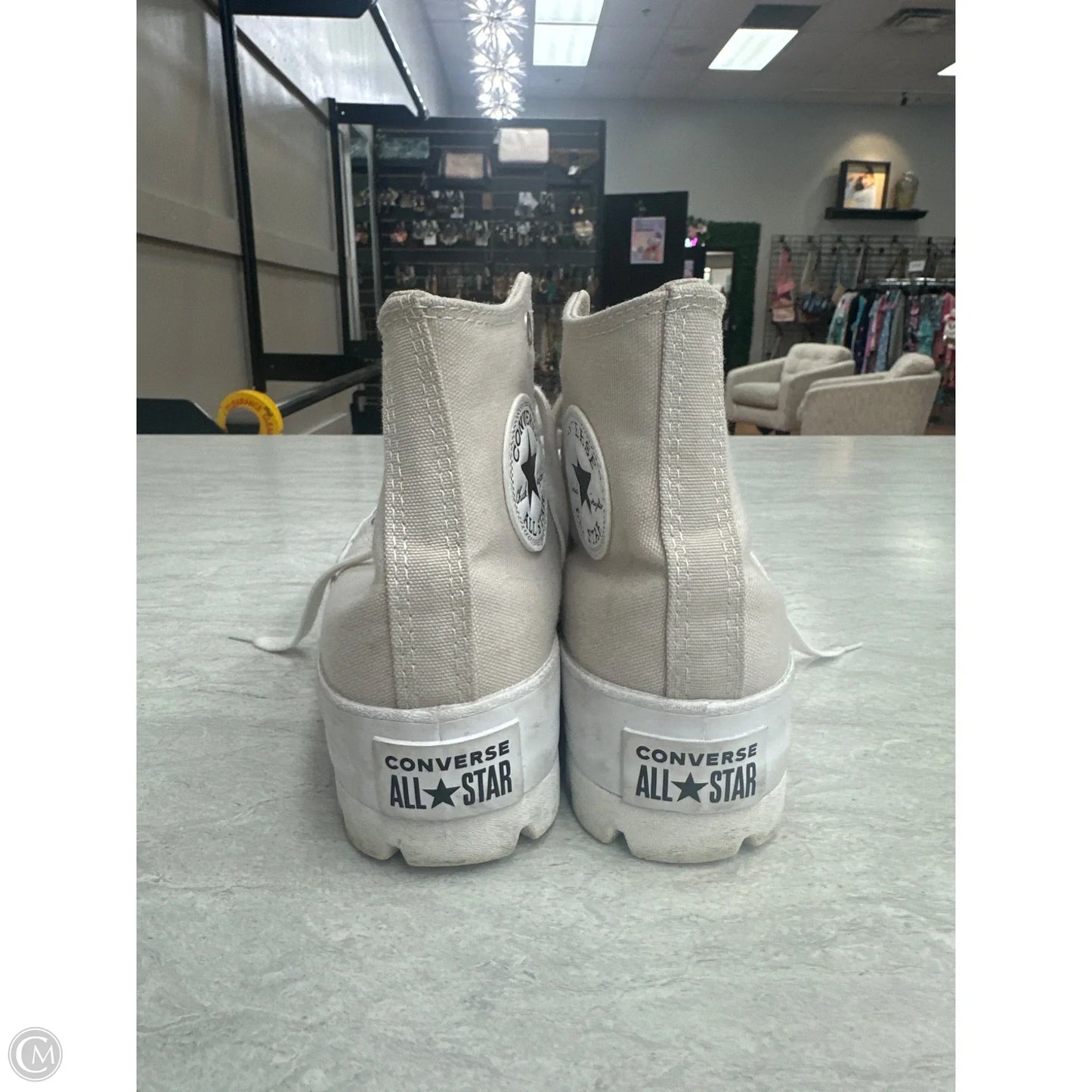 Shoes Sneakers By Converse In Tan & White, Size: 7