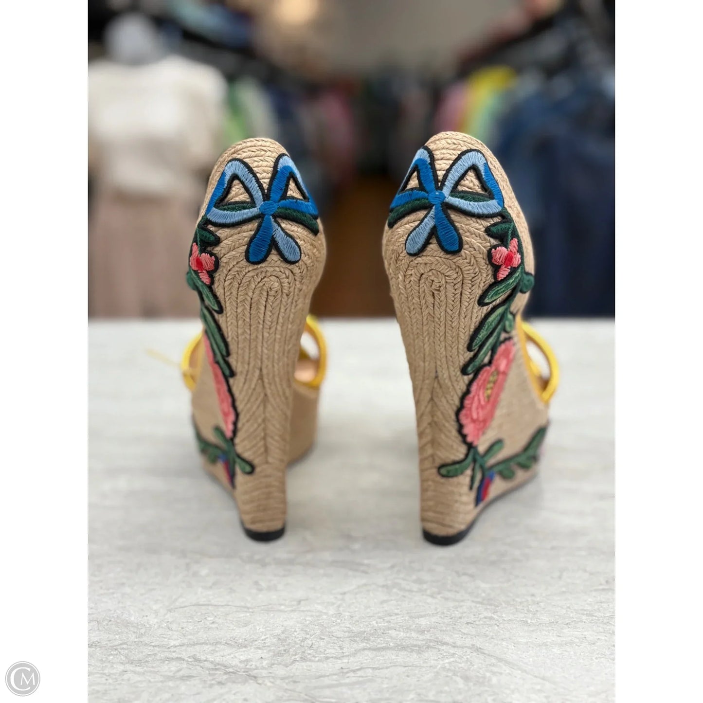 Shoes Luxury Designer By Gucci In Floral Print, Size: 7