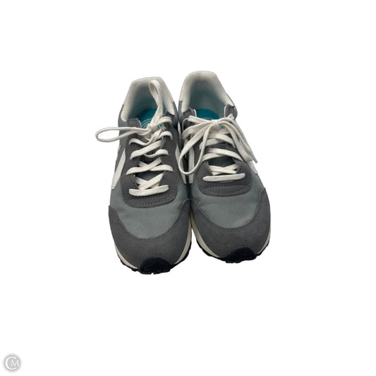 Shoes Athletic By Crocs In Grey & White, Size: 8.5
