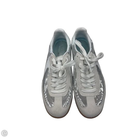 Shoes Sneakers By Skechers In Silver & White, Size: 8.5