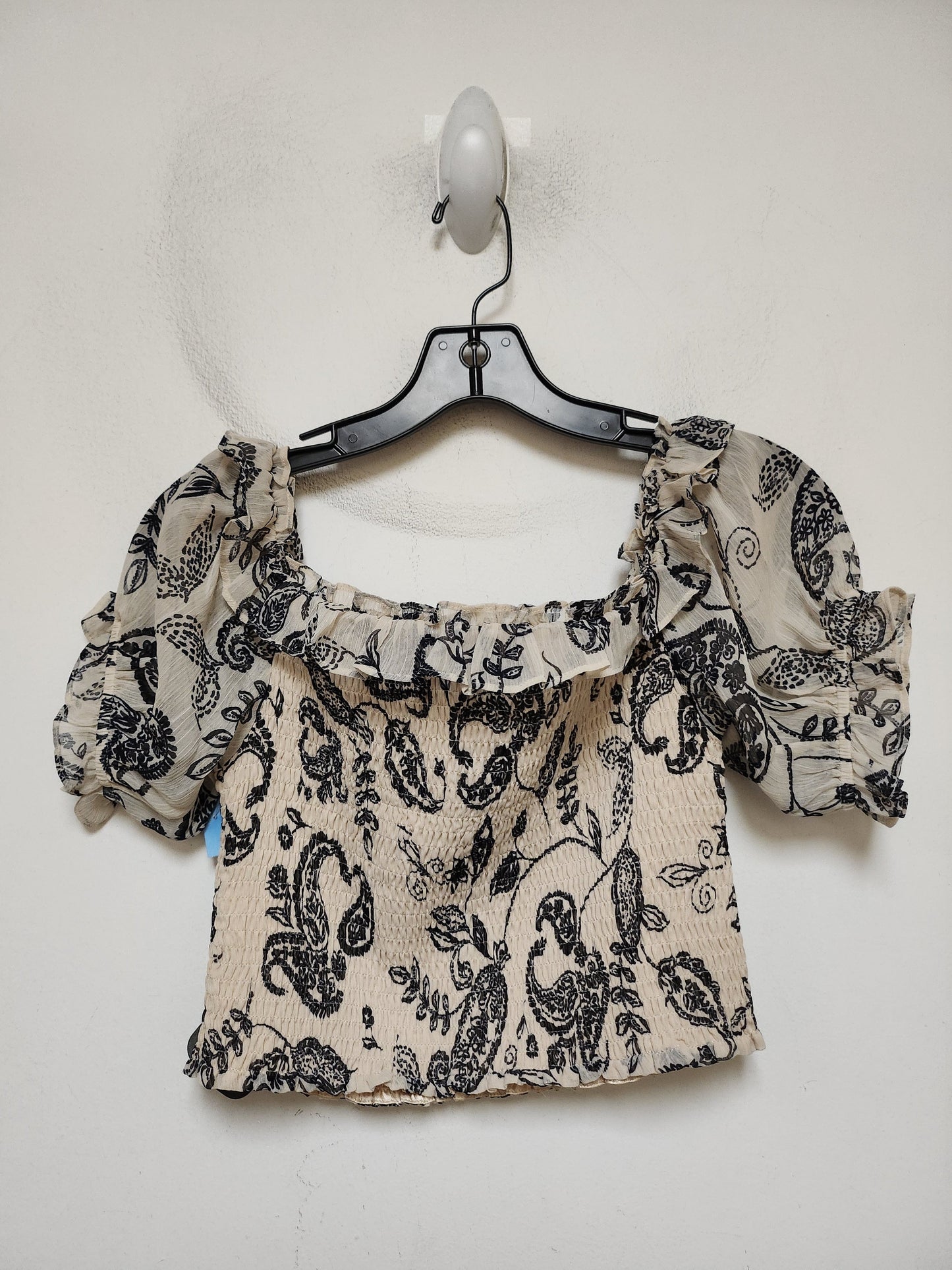 Top Short Sleeve By Express In Black & Cream, Size: S