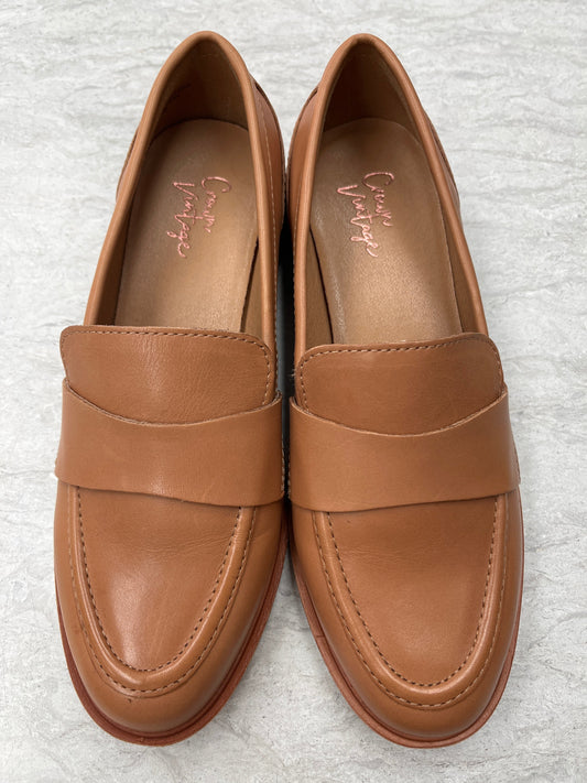 Shoes Flats By Crown Vintage In Tan, Size: 6