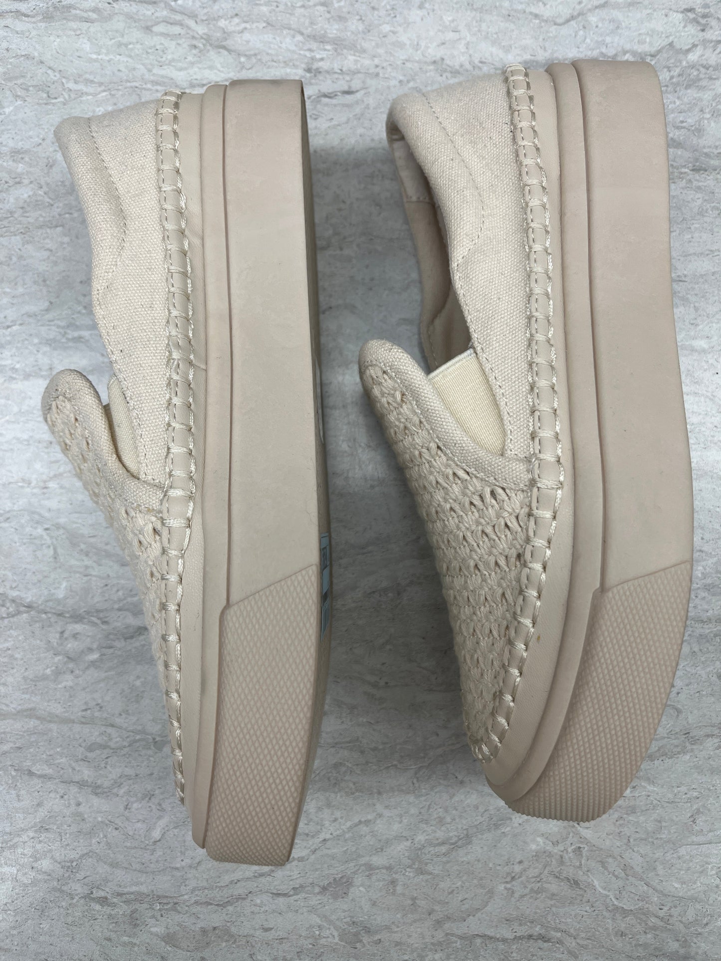 Shoes Flats By Dolce Vita In Cream, Size: 6.5