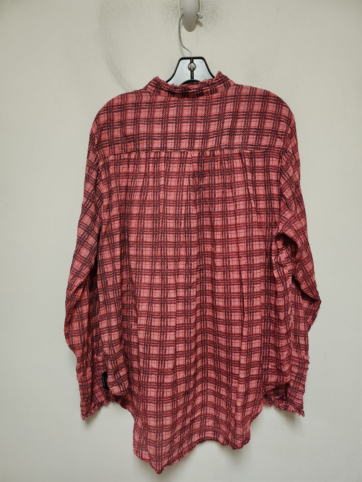 Top Long Sleeve By Free People In Plaid Pattern, Size: M