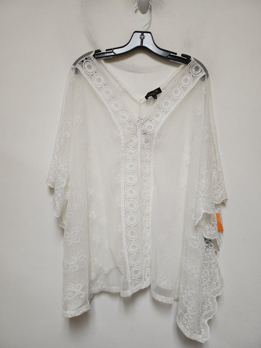 Top Short Sleeve By Suzanne Betro In White, Size: Xl