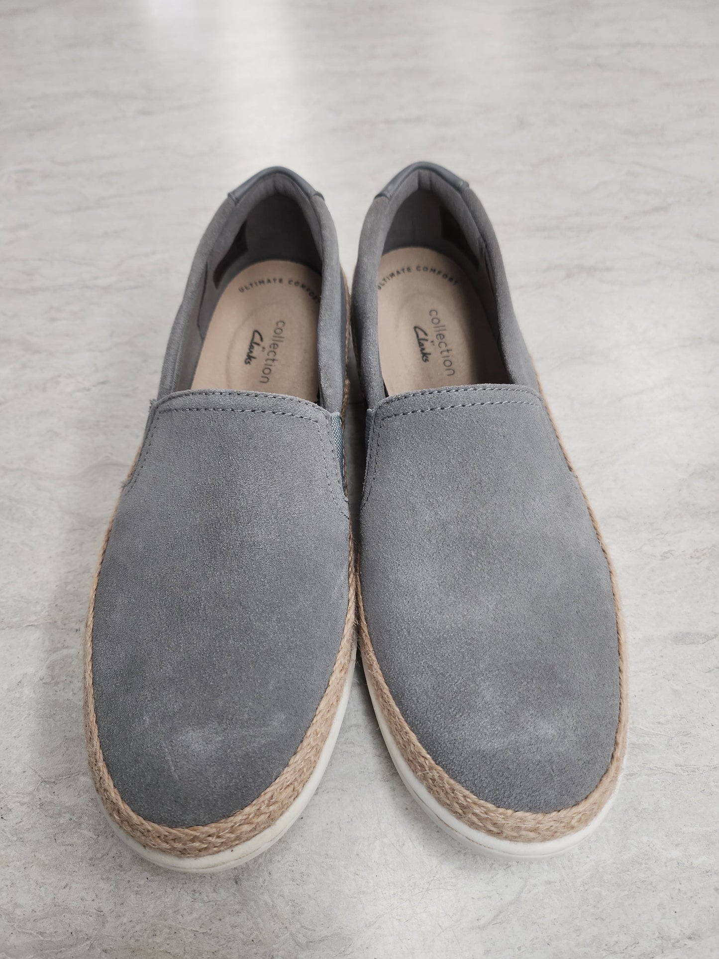 Shoes Flats By Clarks In Grey, Size: 7.5