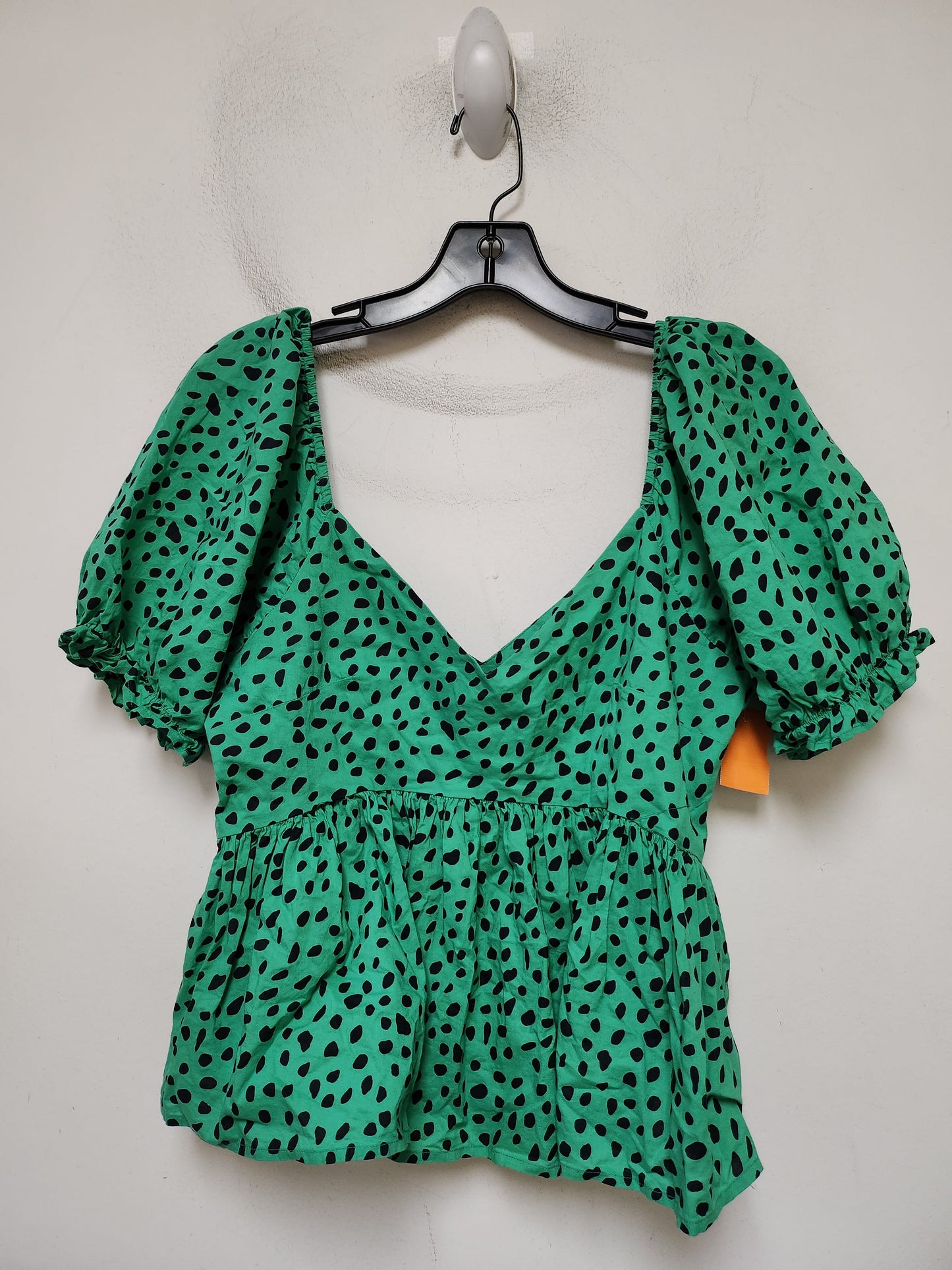 Top Short Sleeve By Urban Outfitters In Polkadot Pattern, Size: M