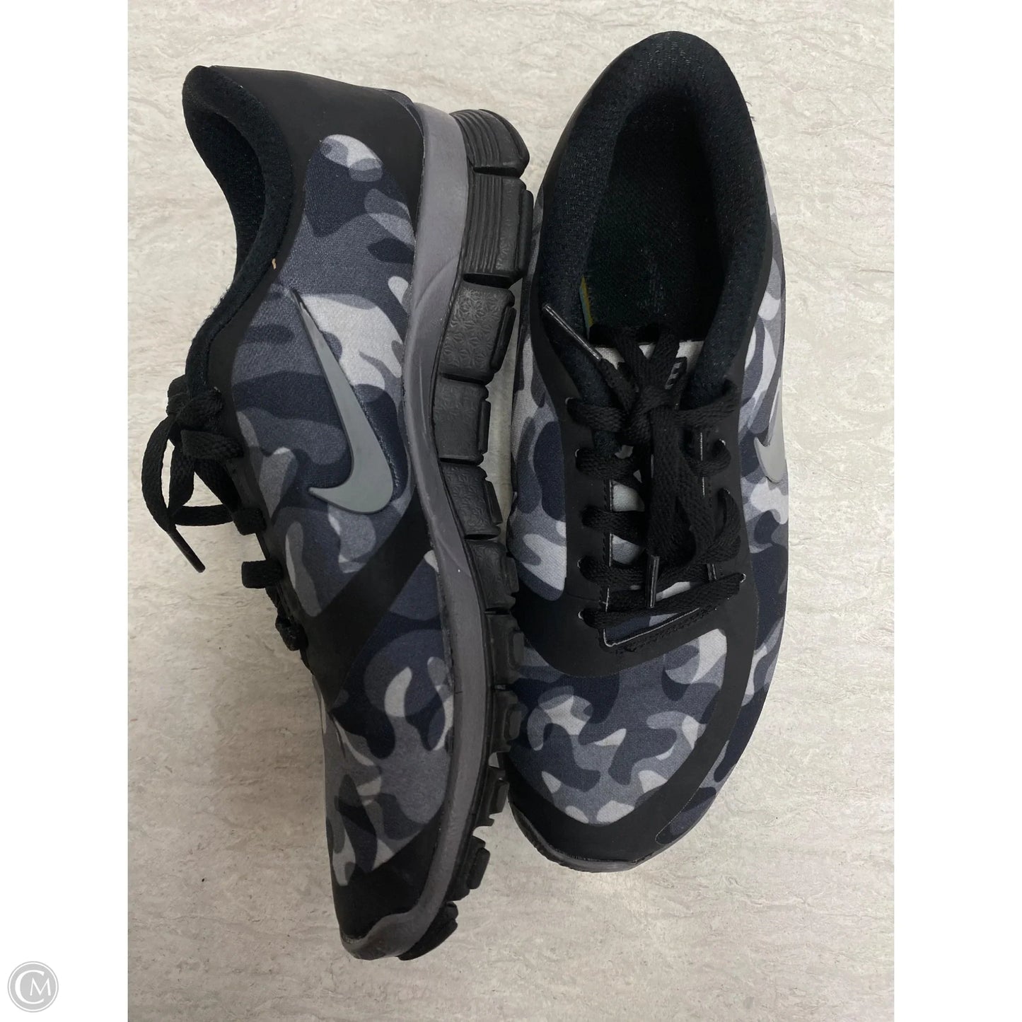 Shoes Athletic By Nike In Camouflage Print, Size: 7.5