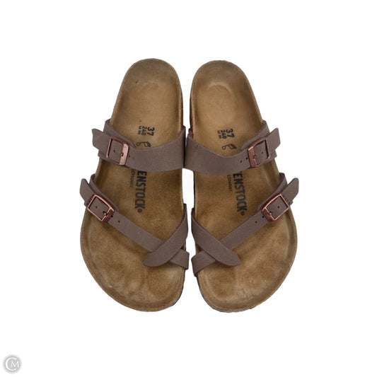Sandals Flats By Birkenstock In Brown, Size: 6.5
