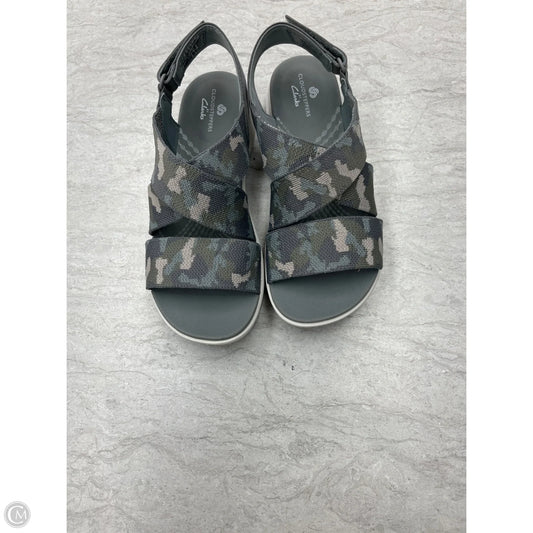 Sandals Flats By Clarks In Camouflage Print, Size: 6.5