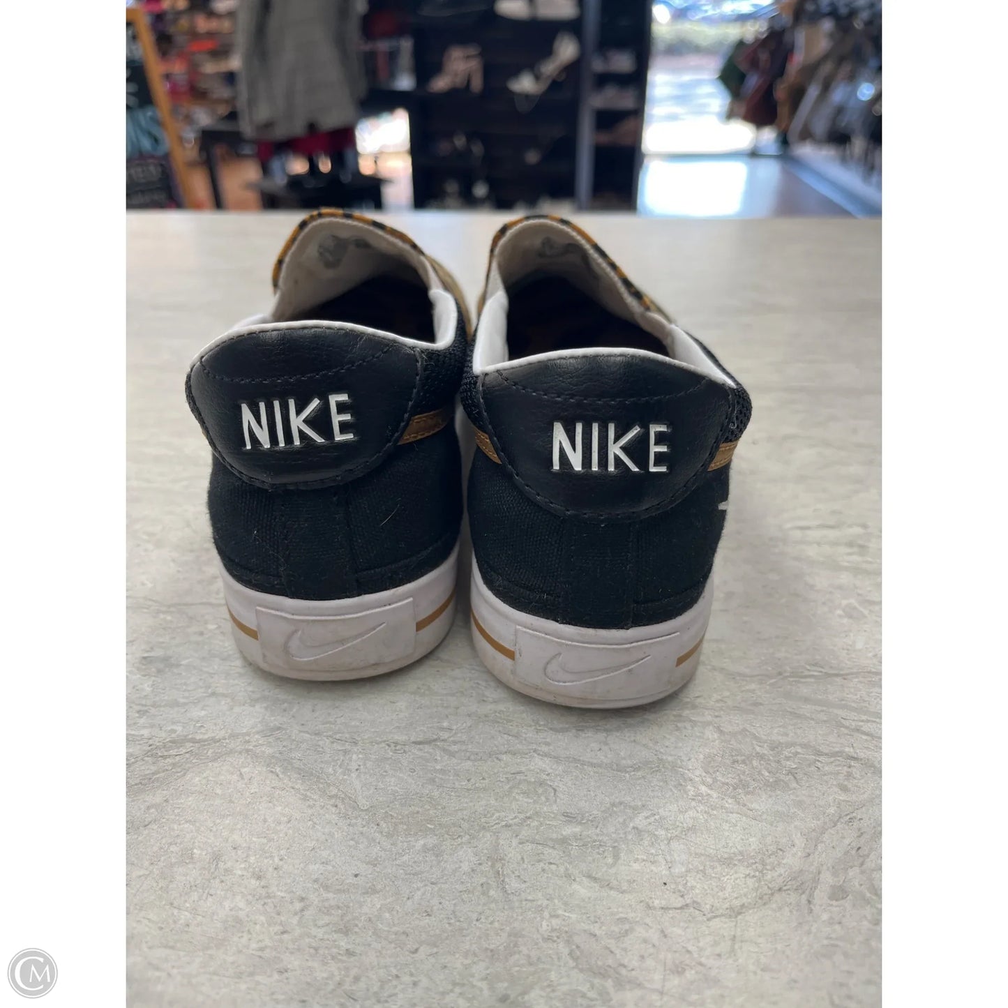 Shoes Flats By Nike In Animal Print, Size: 8.5