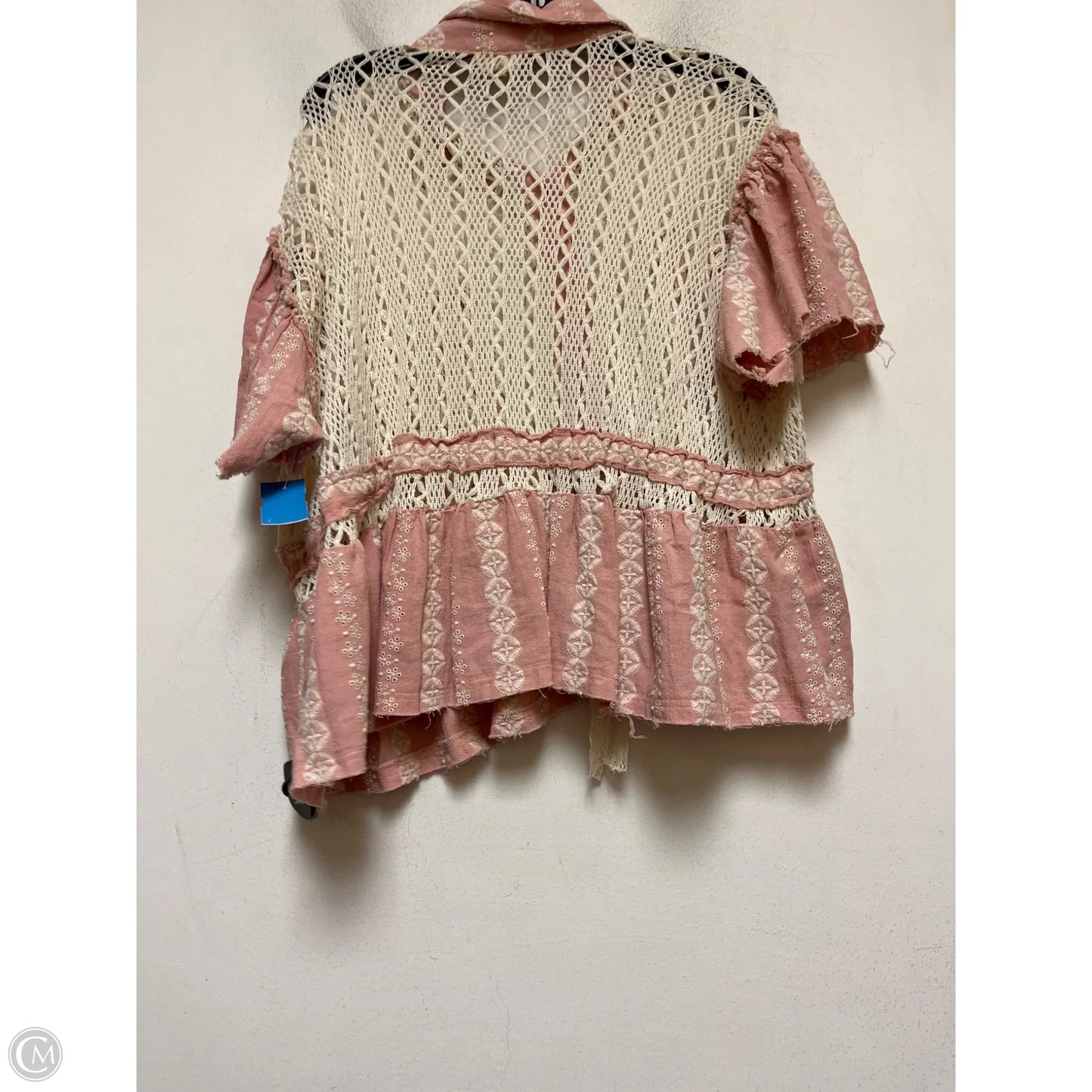 Top Short Sleeve By Pol In Cream & Pink, Size: S