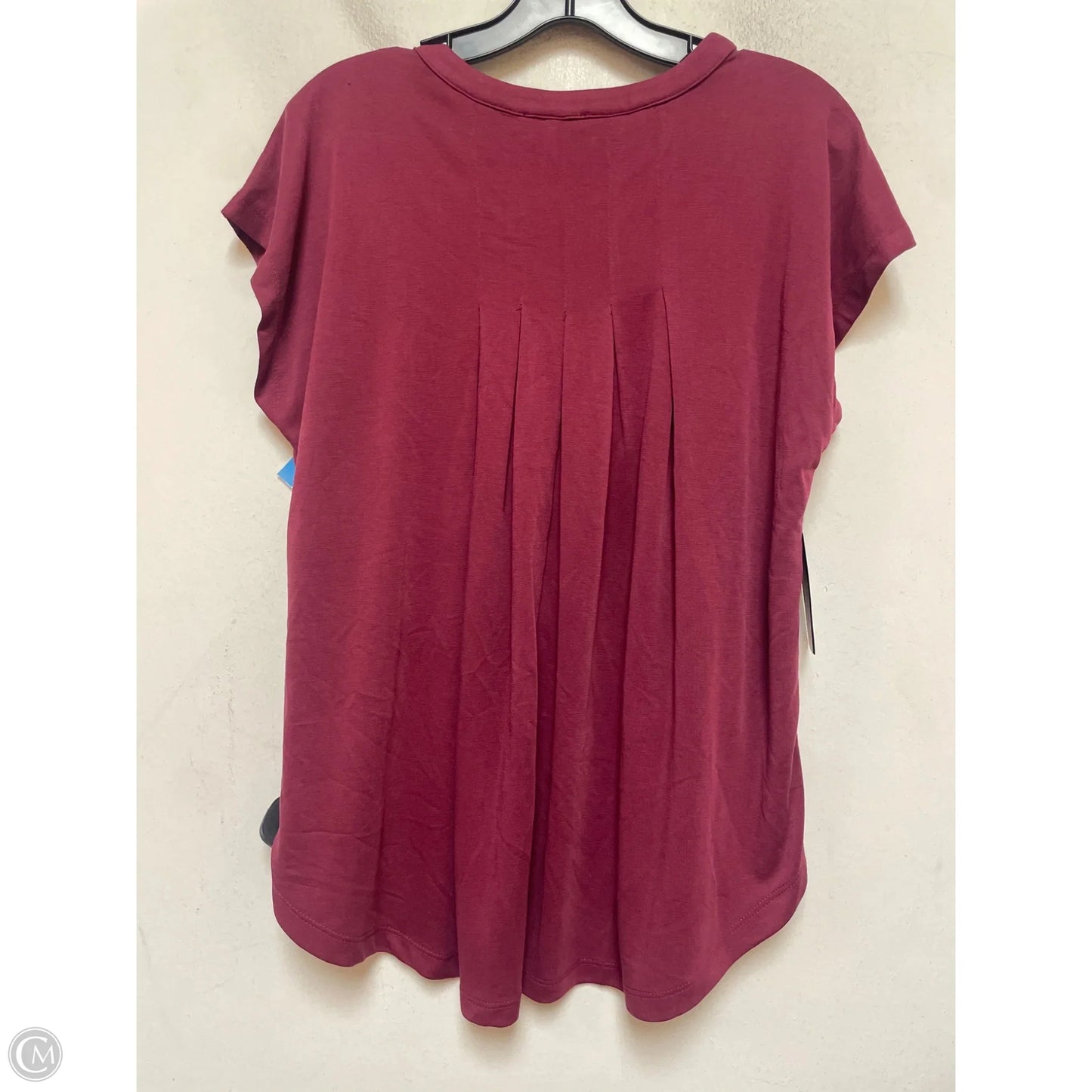 Top Short Sleeve By Doe & Rae In Maroon, Size: M