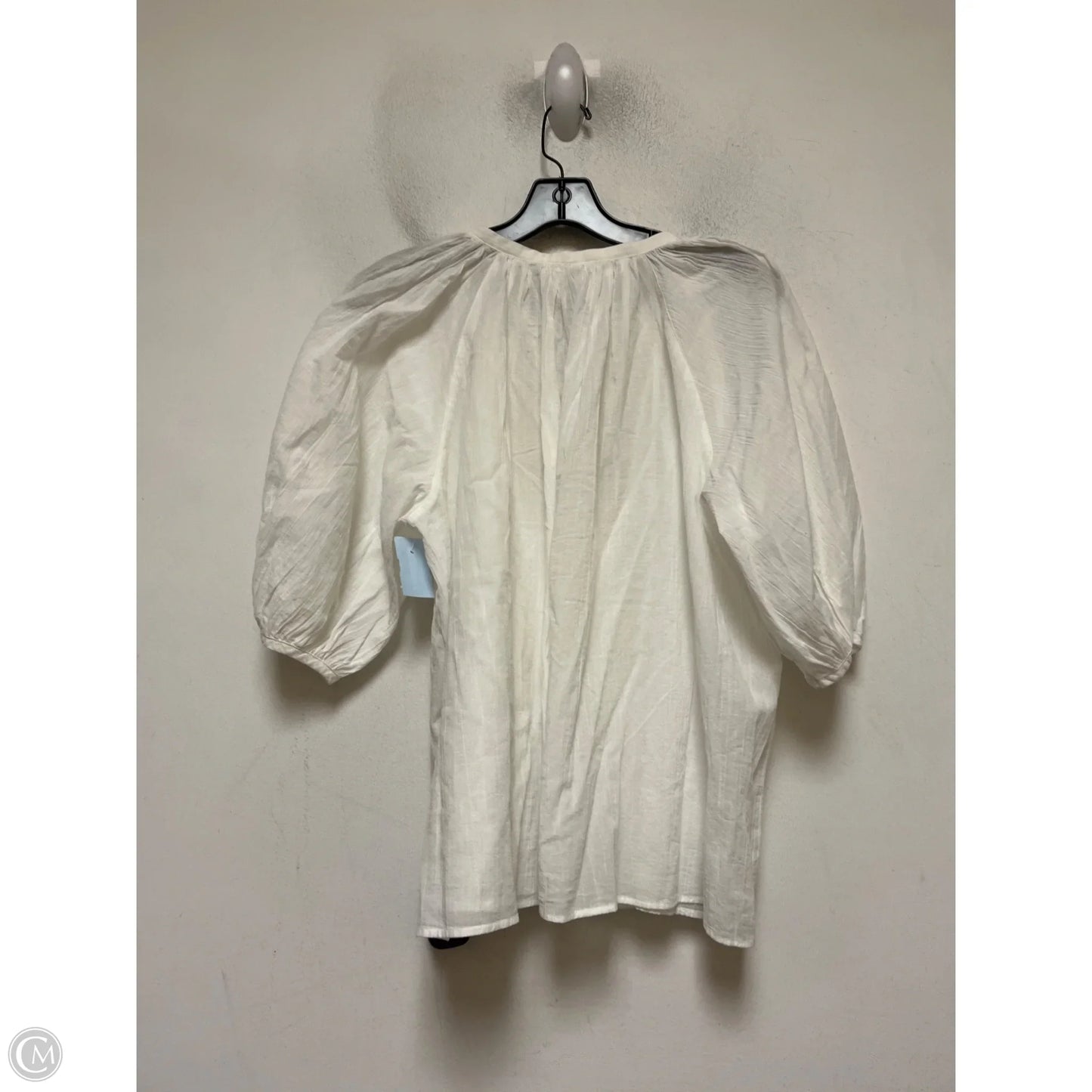 Top Short Sleeve By Clothes Mentor In White, Size: M