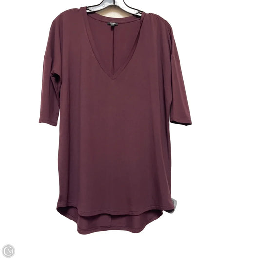 Top Short Sleeve Basic By Express In Maroon, Size: S