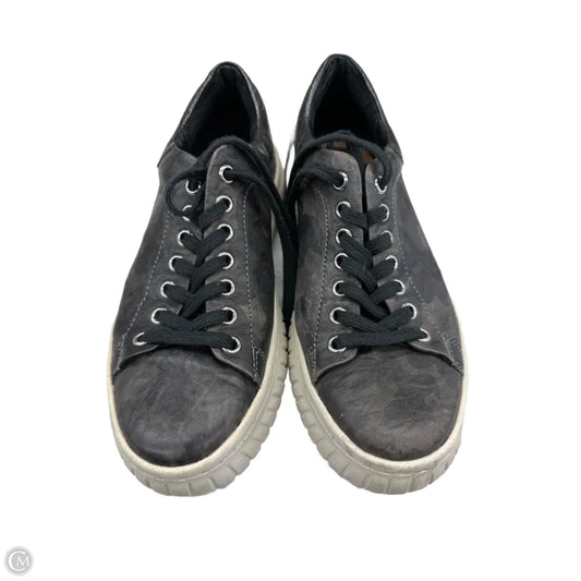 Shoes Sneakers By Sofft In Camouflage Print, Size: 7