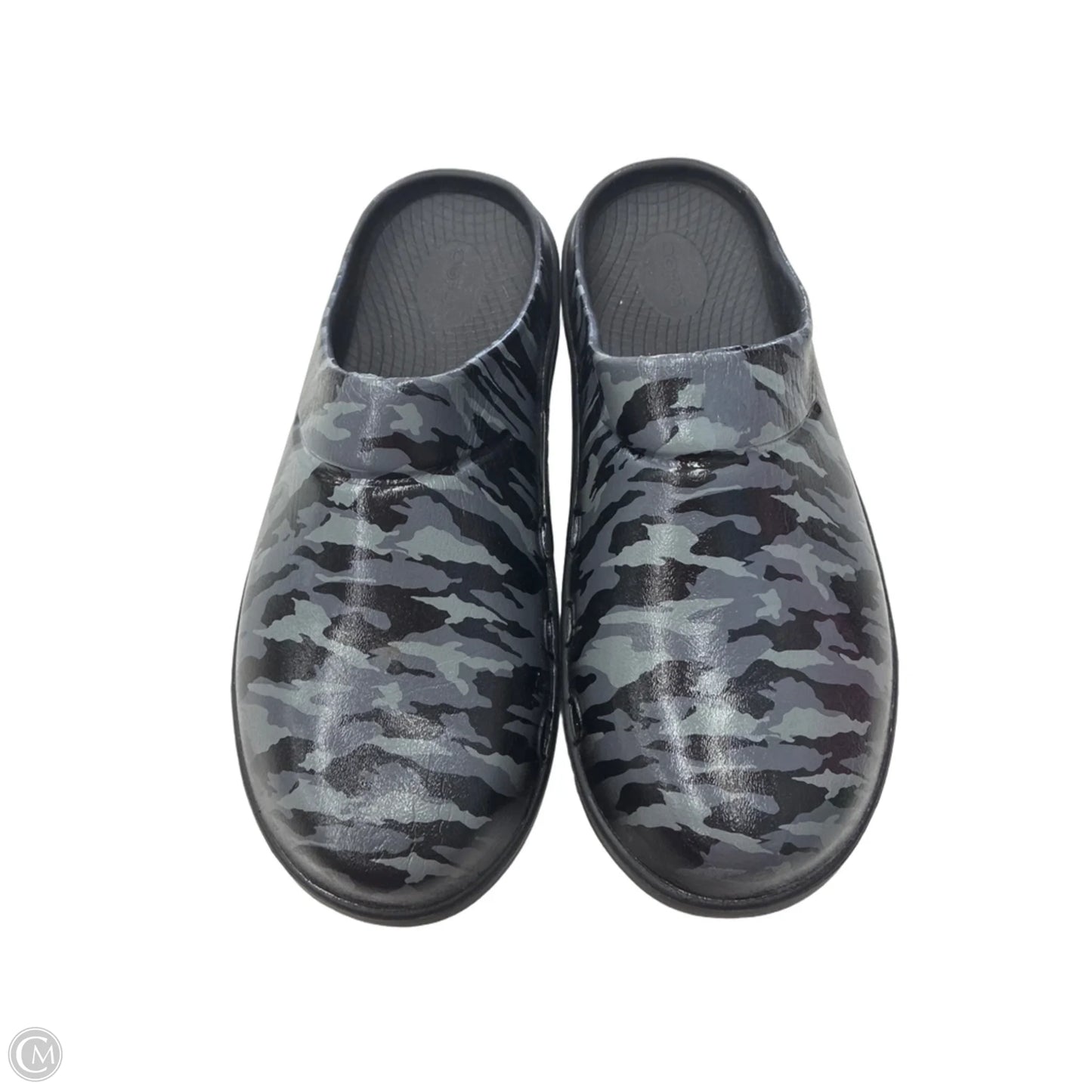 Shoes Flats By Oofos In Camouflage Print, Size: 12