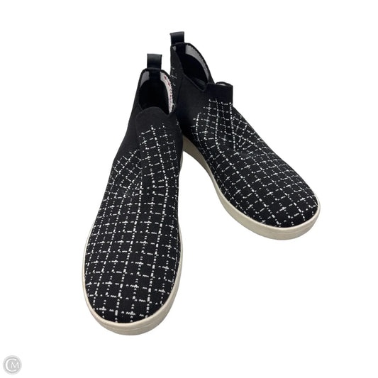 Shoes Flats By Skechers In Black & White, Size: 7.5