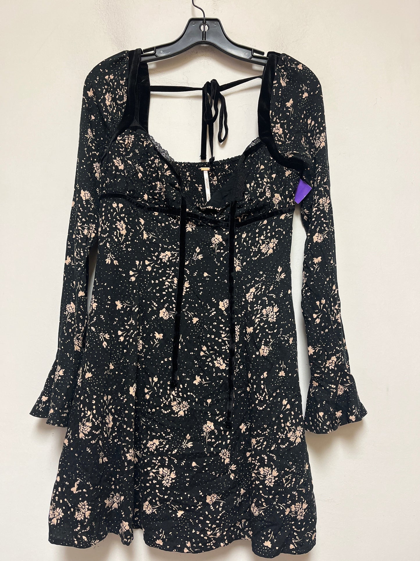 Dress Casual Short By Free People  Size: S