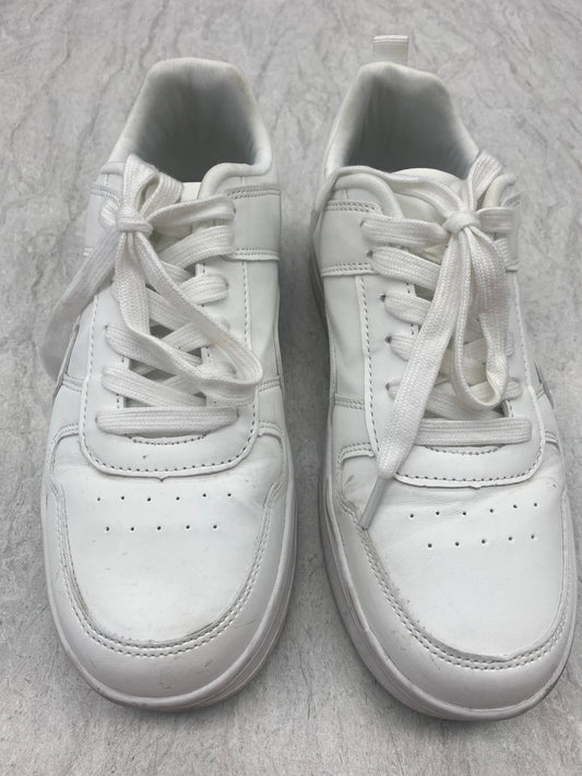 White Shoes Sneakers Clothes Mentor, Size 8
