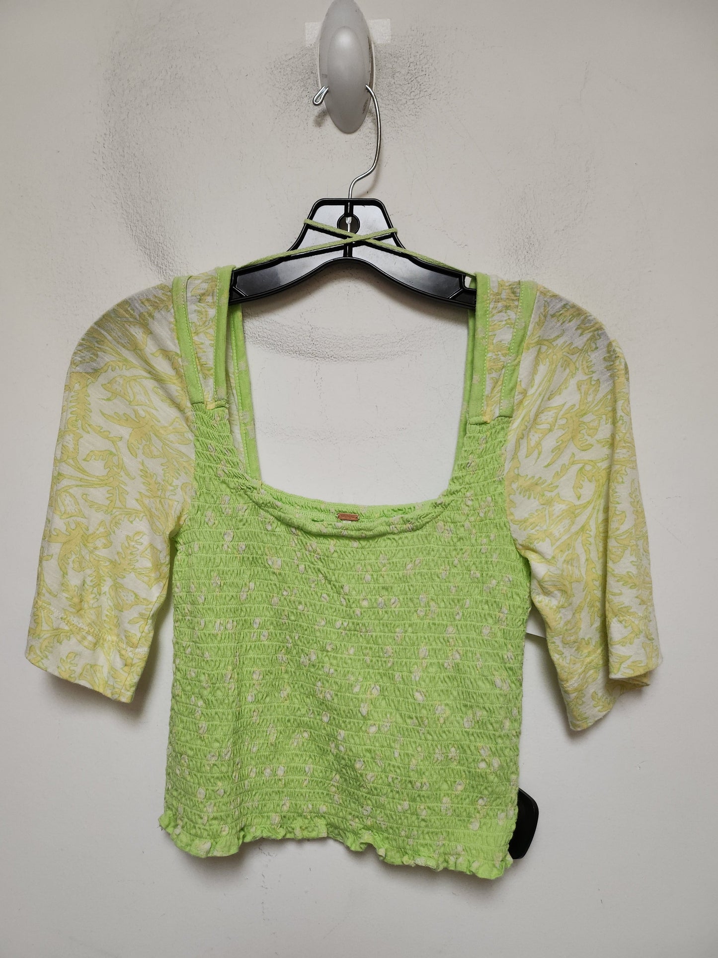 Top Short Sleeve By Free People In Green & Yellow, Size: Xs