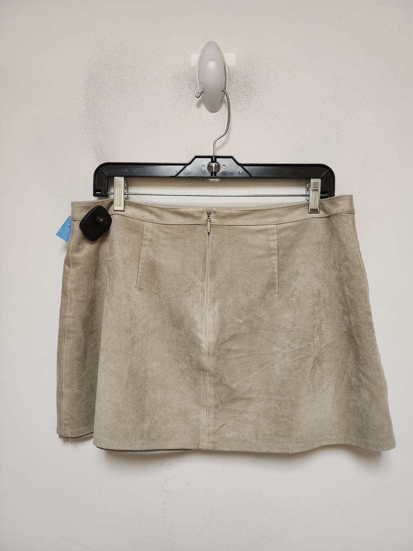 Skirt Mini & Short By Bcbgmaxazria In Taupe, Size: 8