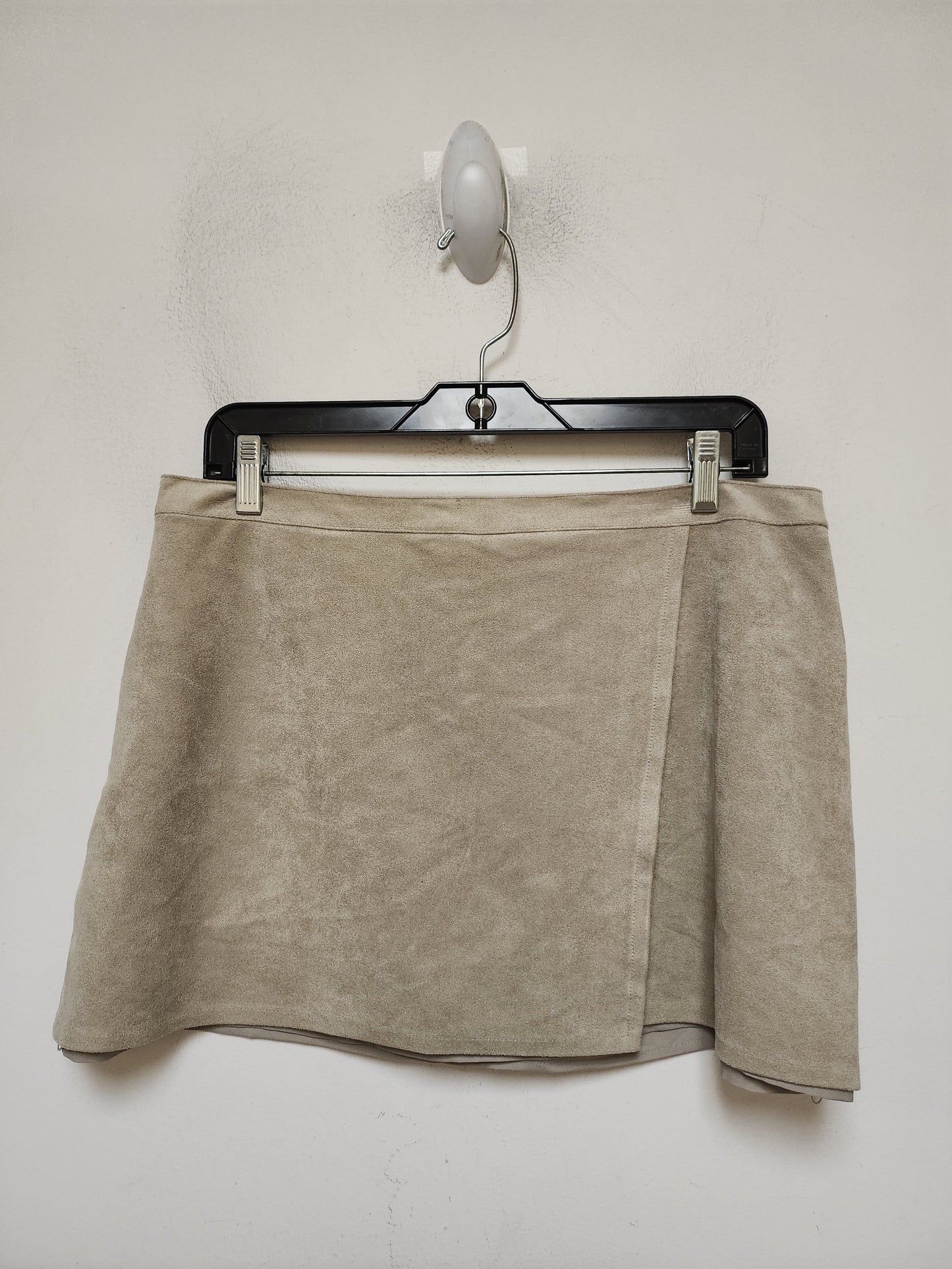 Skirt Mini & Short By Bcbgmaxazria In Taupe, Size: 8