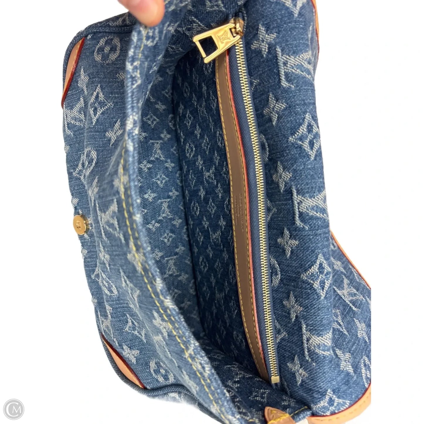 Handbag Luxury Designer By Louis Vuitton, Size: Medium