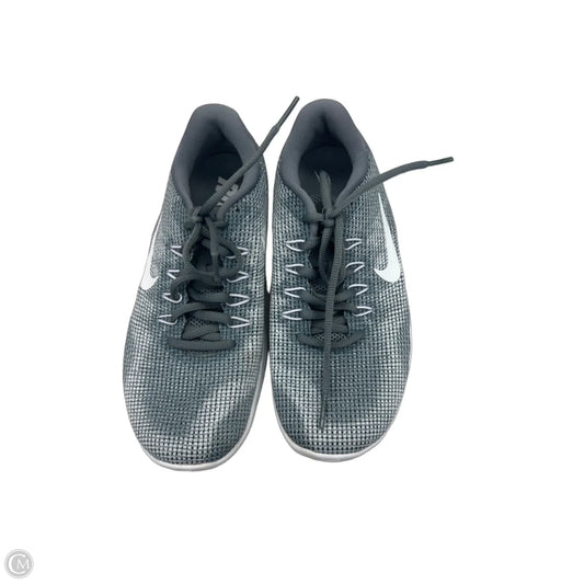 Shoes Athletic By Nike In Grey & White, Size: 6.5