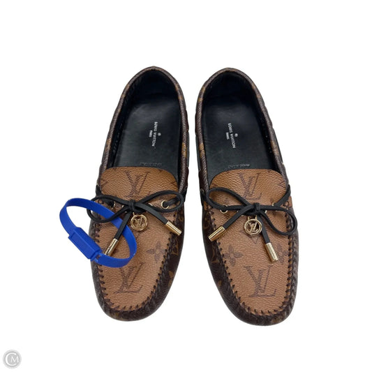 lv dress shoes Authentic Louis Vuitton Men's Black Calf Leather Lace Boot Paris Station Shop This model is finished with a slightly higher than usual heel and a leather outsole decorated with pharrell williams signature pearl. Monte Carlo Lv Dress Shoes