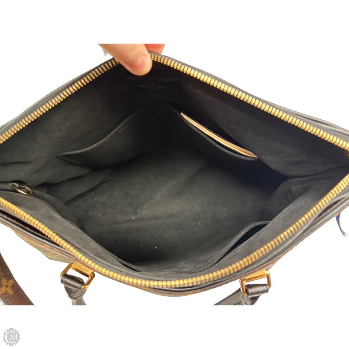 Handbag Luxury Designer By Louis Vuitton, Size: Medium